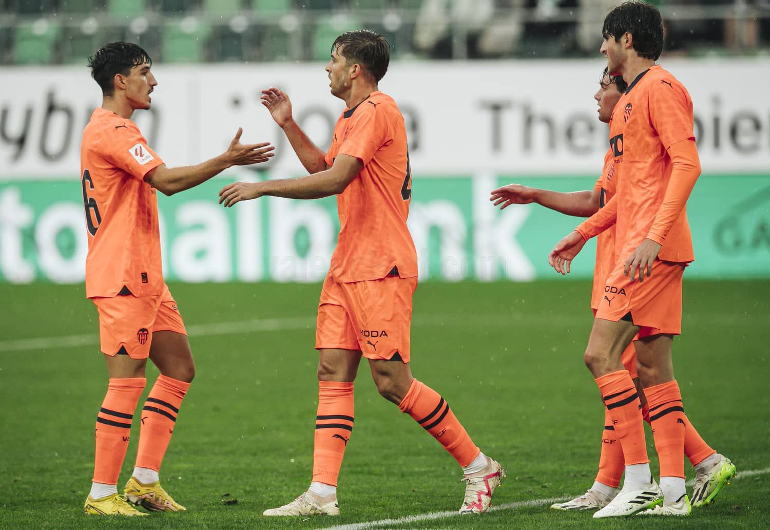 Los chavales, ante el St. Gallen.