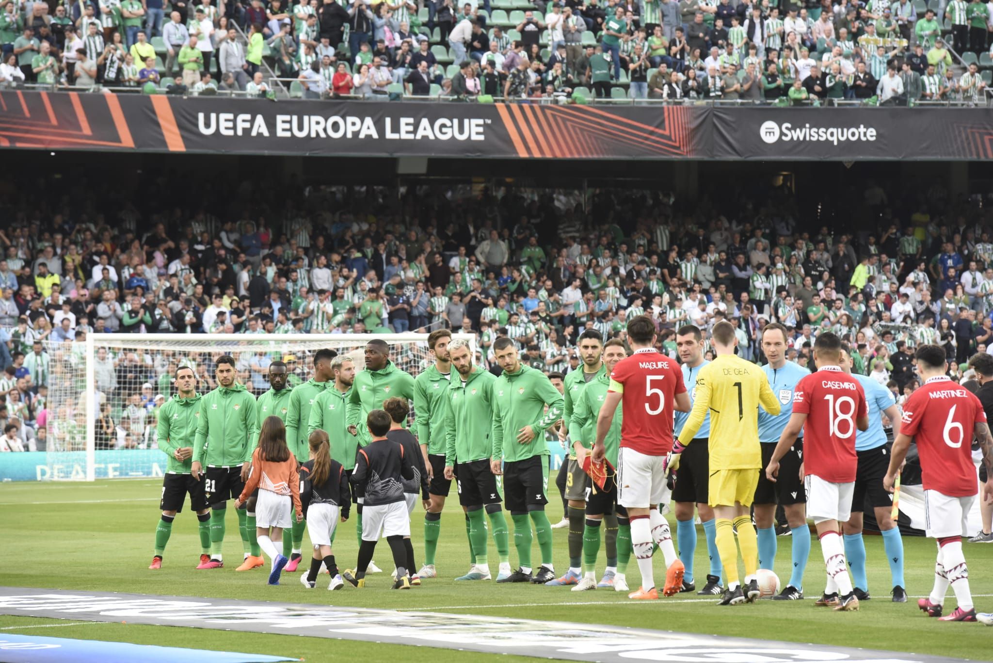  Los onces de Betis y Manchester