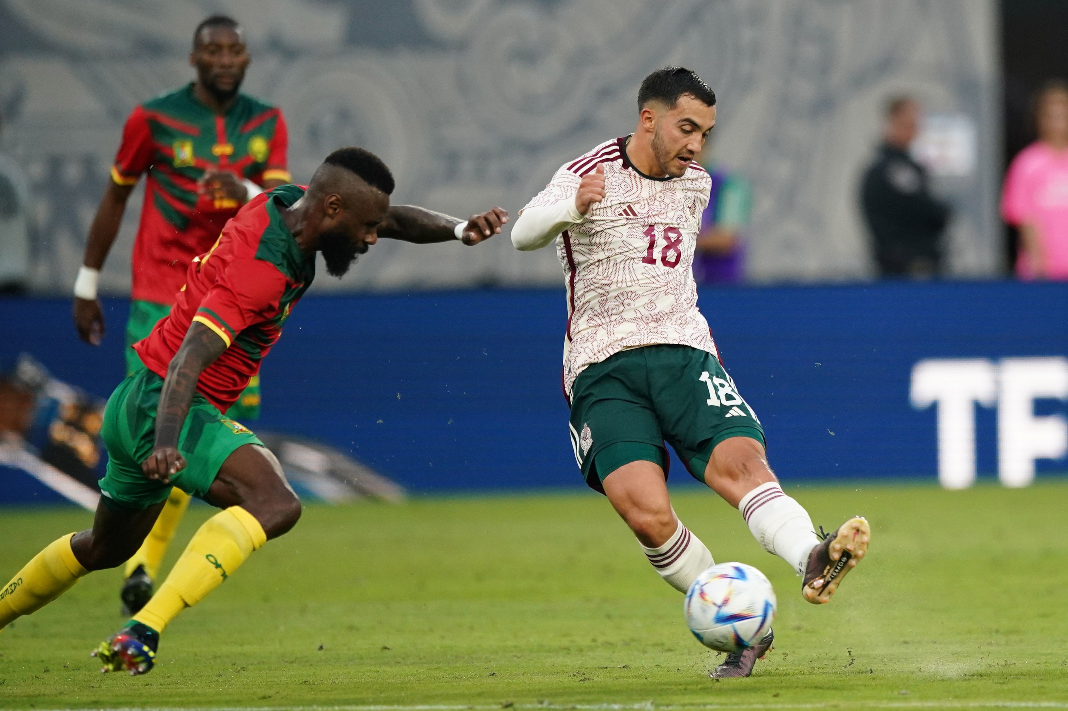 Luis Chávez, durante un partido con México (Foto: Cordon Press).