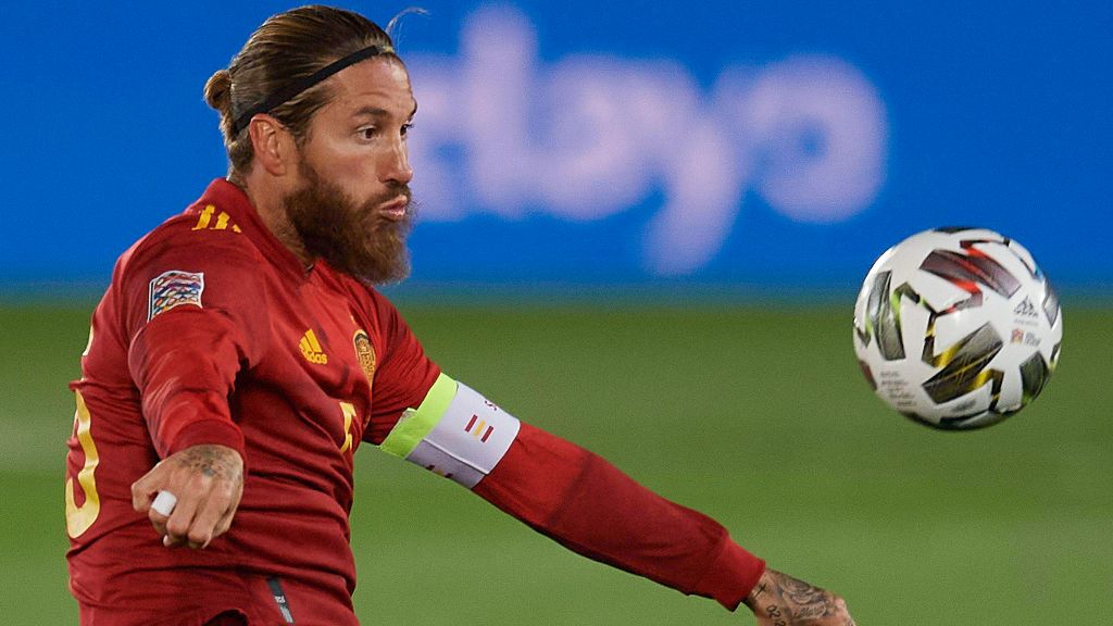  Sergio Ramos, jugando con la selección española.