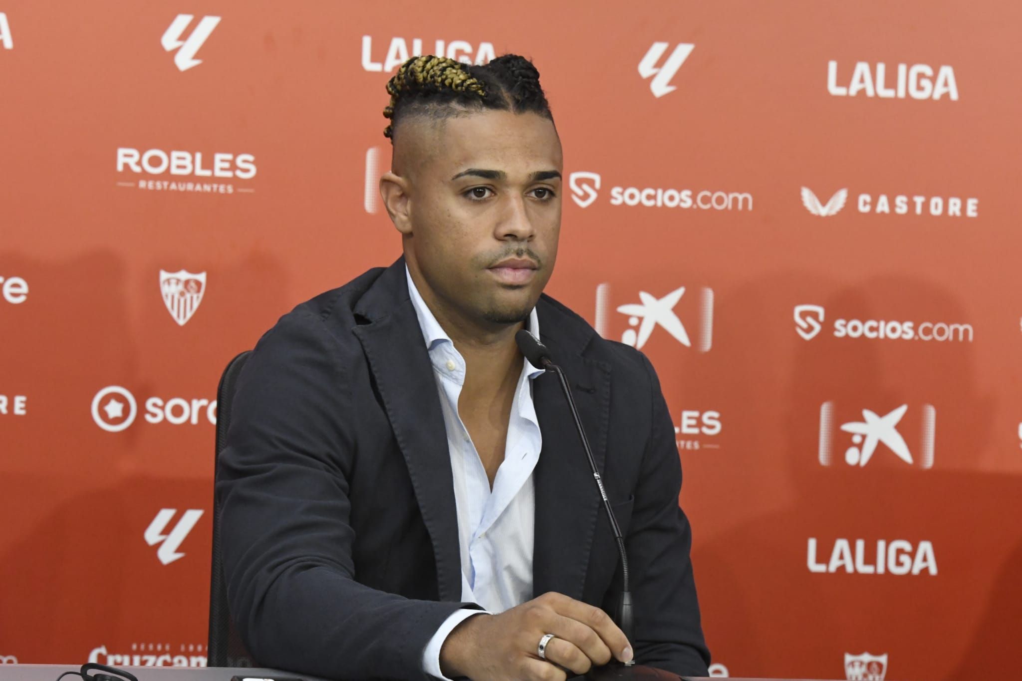  Mariano Díaz, en su presentación con el Sevilla.