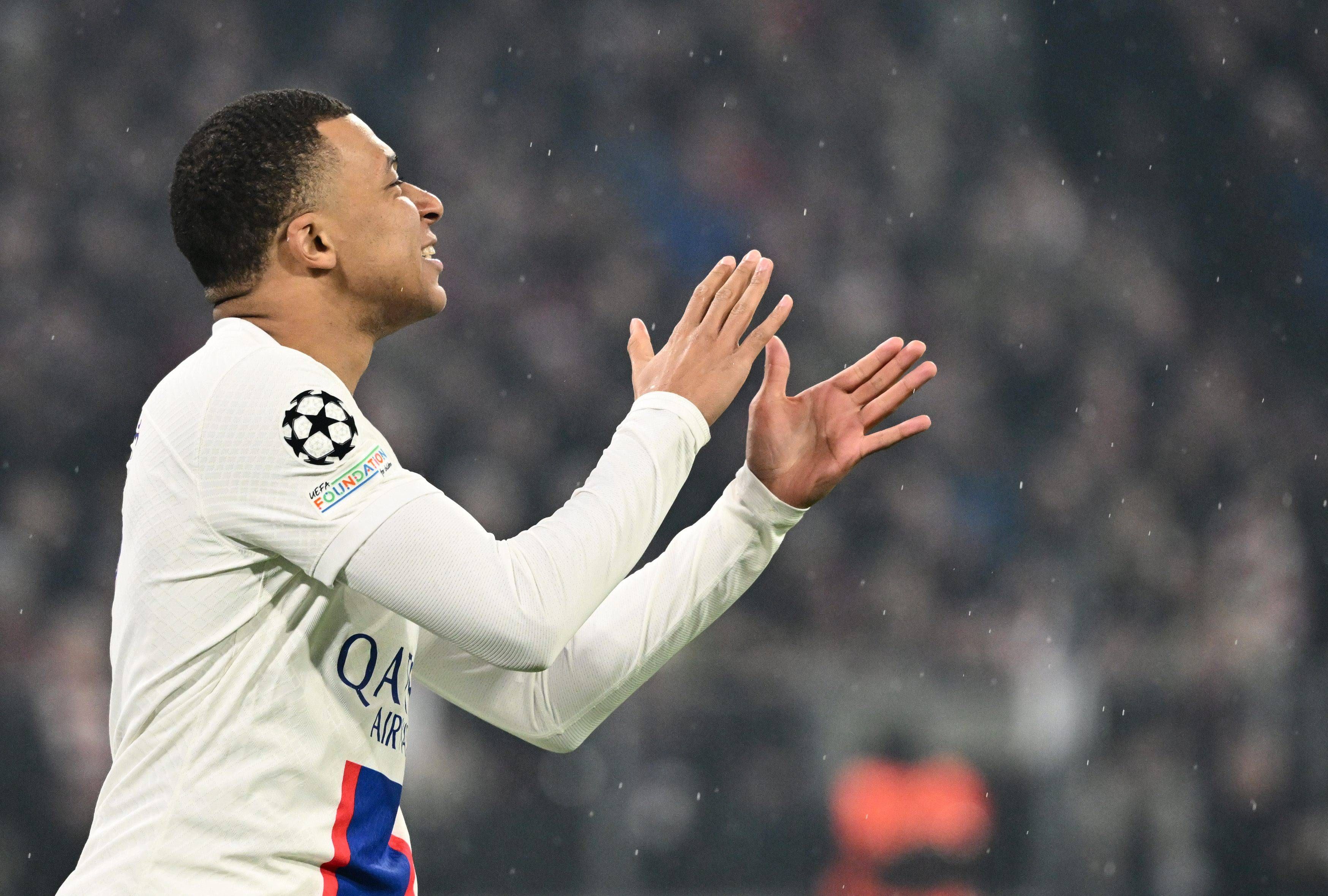  Mbappé se lamenta durante el Bayern-PSG.