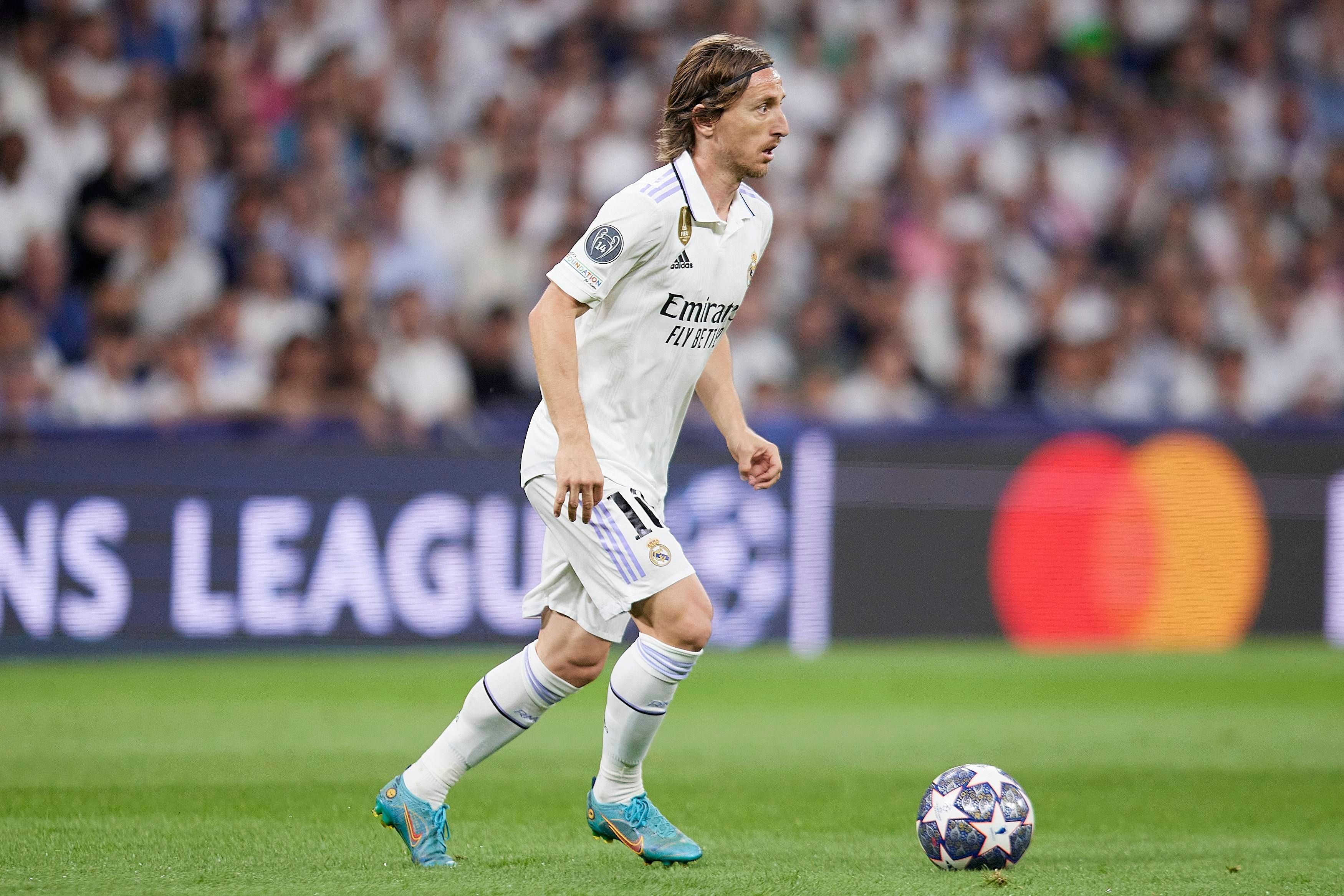 Modric conduce el balón durante el Real Madrid-City (FOTO: Cordón Press).