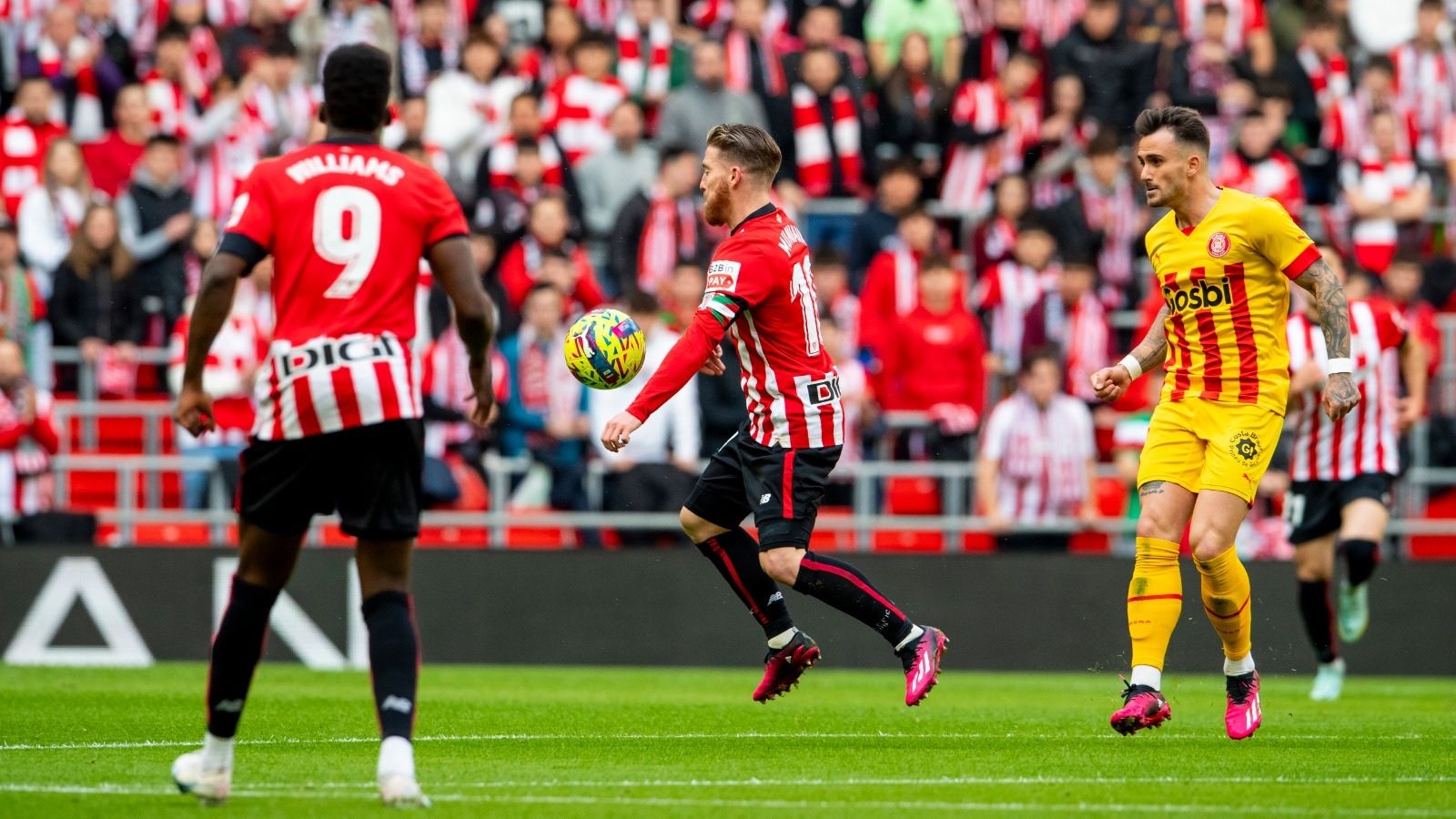 Muniain ante el Girona en San Mamés.