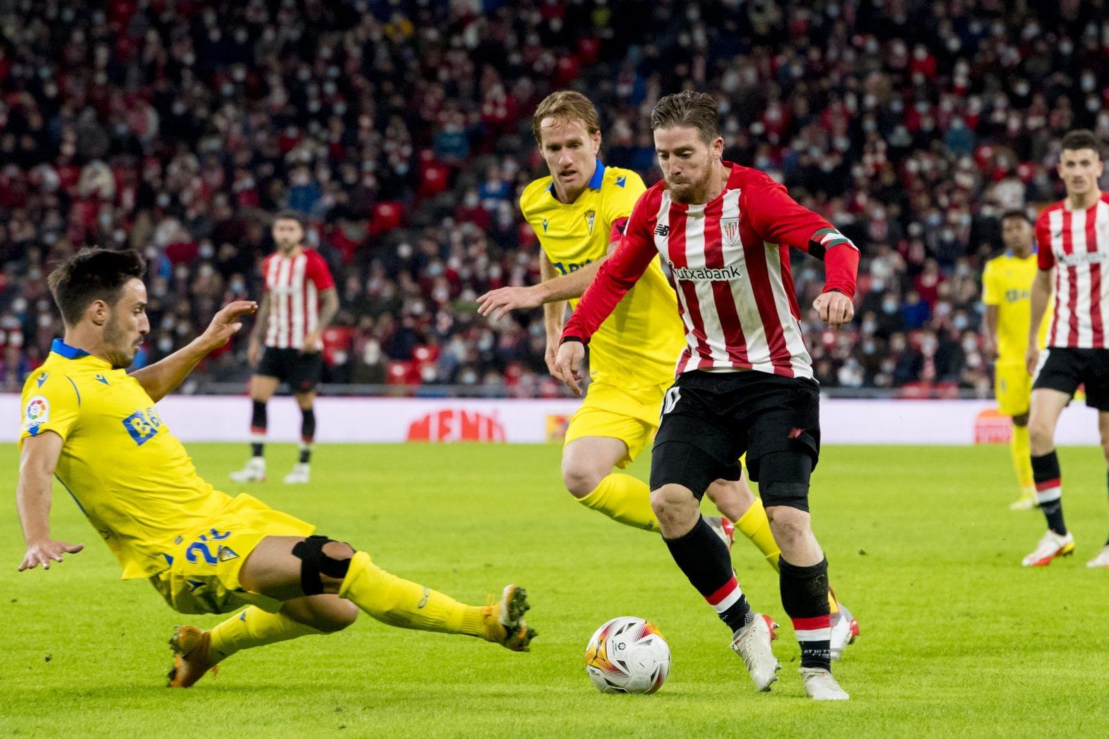 Iker Muniain en un partido ante el Cádiz CF jugado en San Mamés.