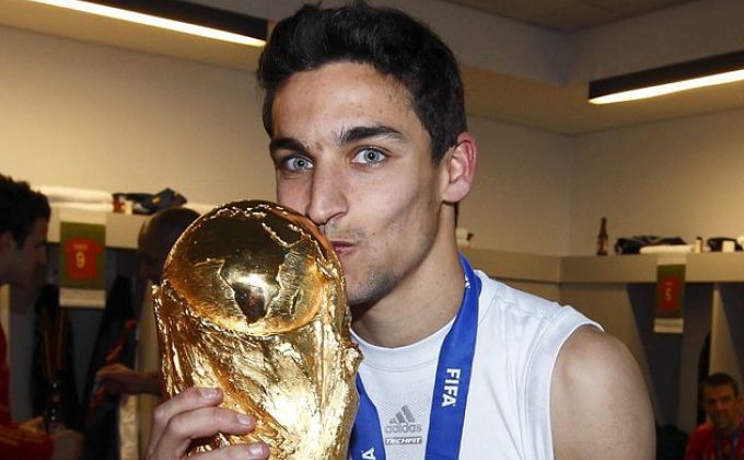  Jesús Navas con la Copa del Mundo.