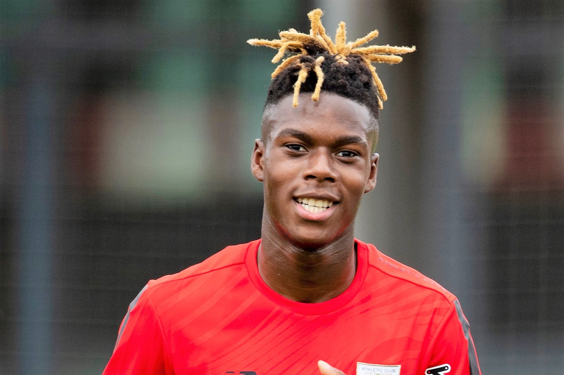  El extremo Nico Williams muy sonriente en las instalaciones de Lezama.