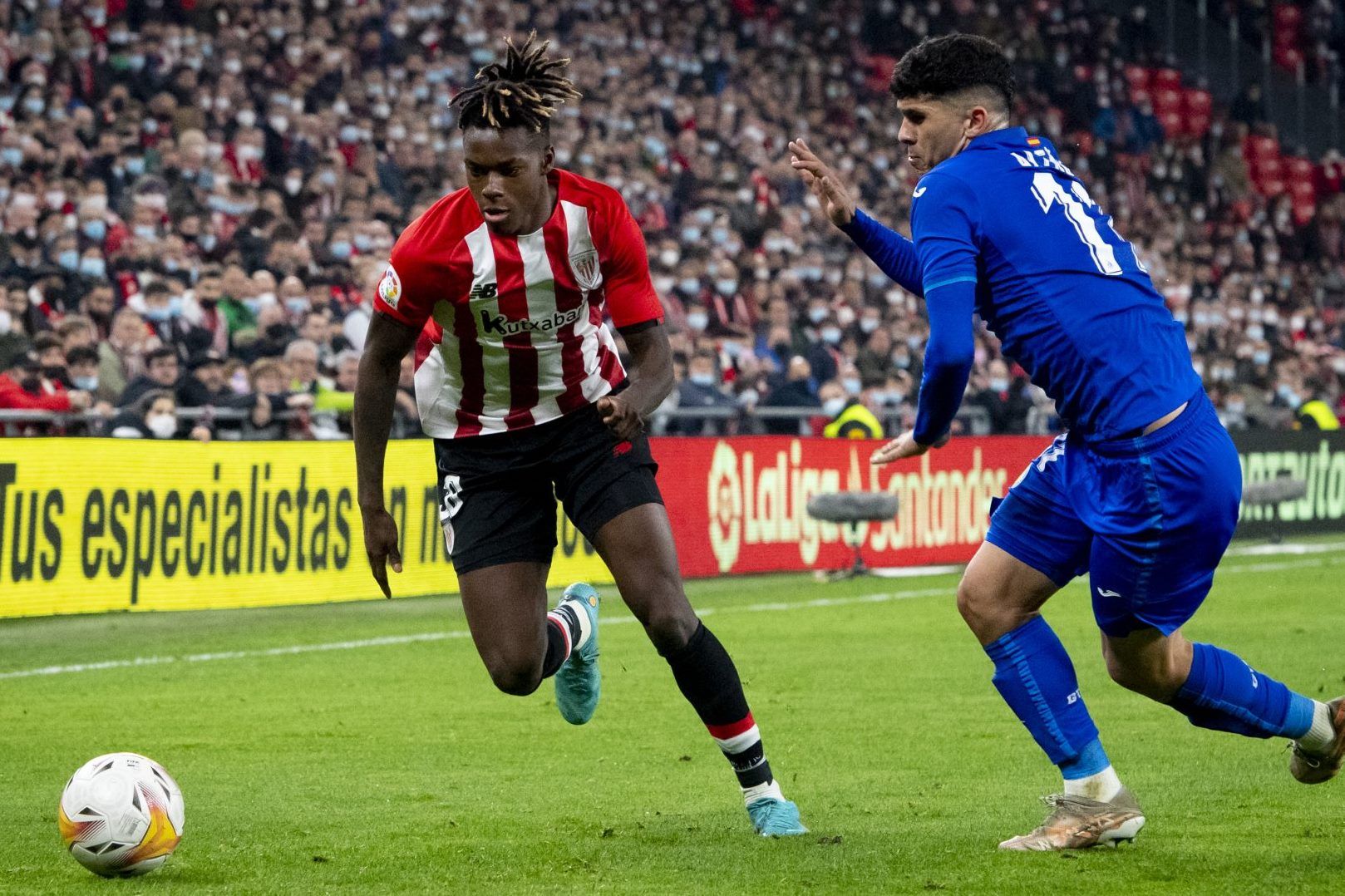  Nico Williams en plena acción ante el Getafe en San Mamés.