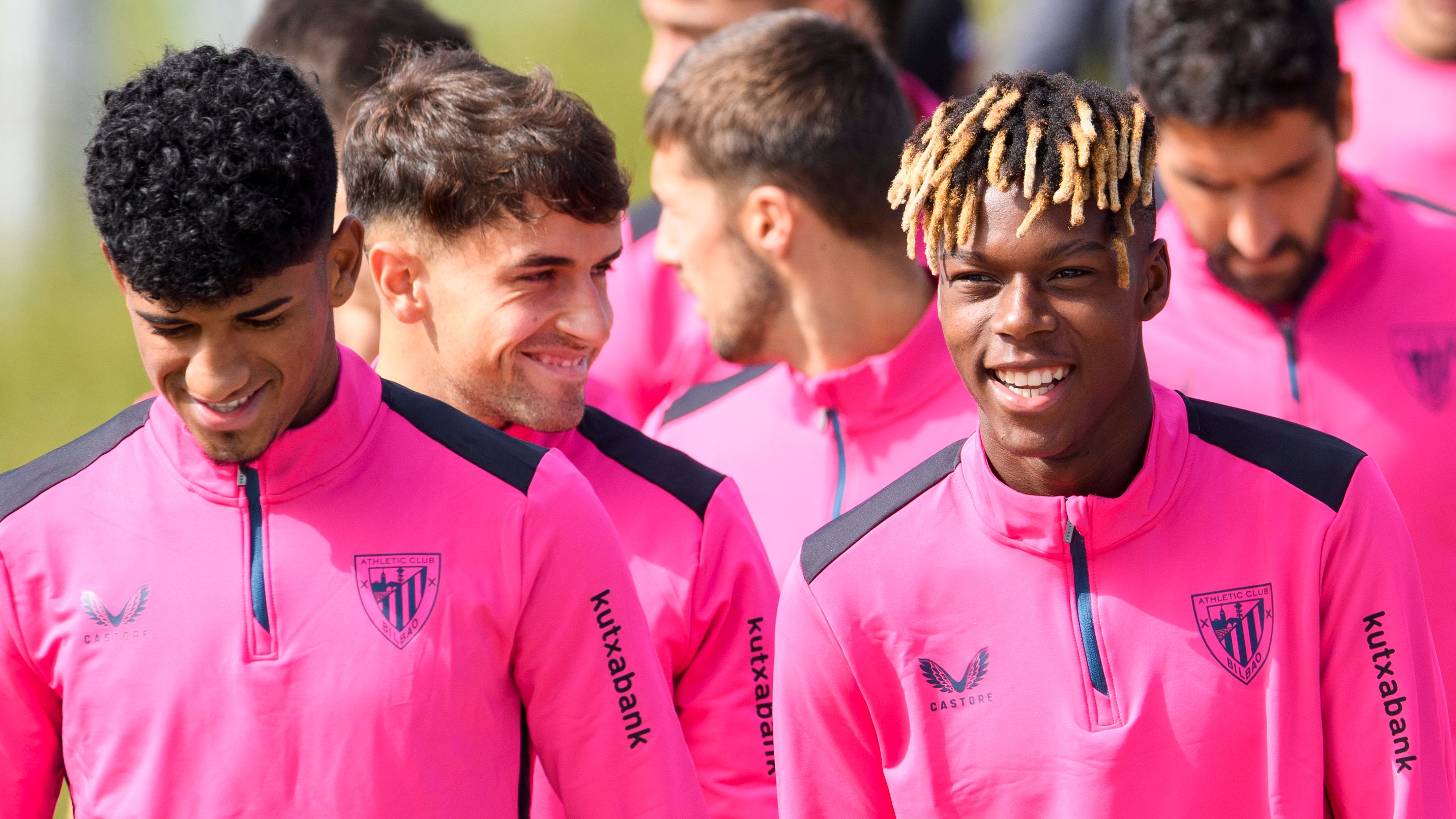  Risas de Adu Ares con Nico Williams en Lezama.