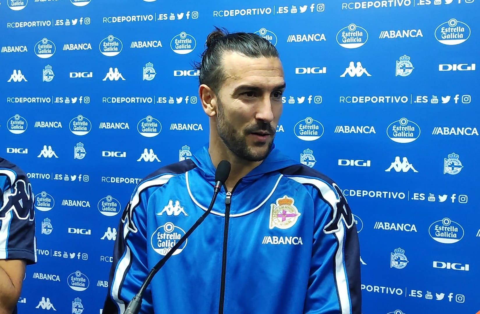  Pablo Martínez, durante una entrevista en Riazor a la finalización de un partido del Dépor.