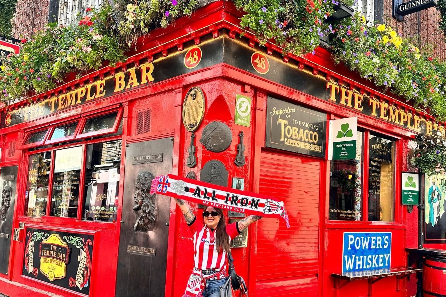  La Peña Mr. Pentland del Athletic Club se dejaba caer por Dublín y Temple Bar.