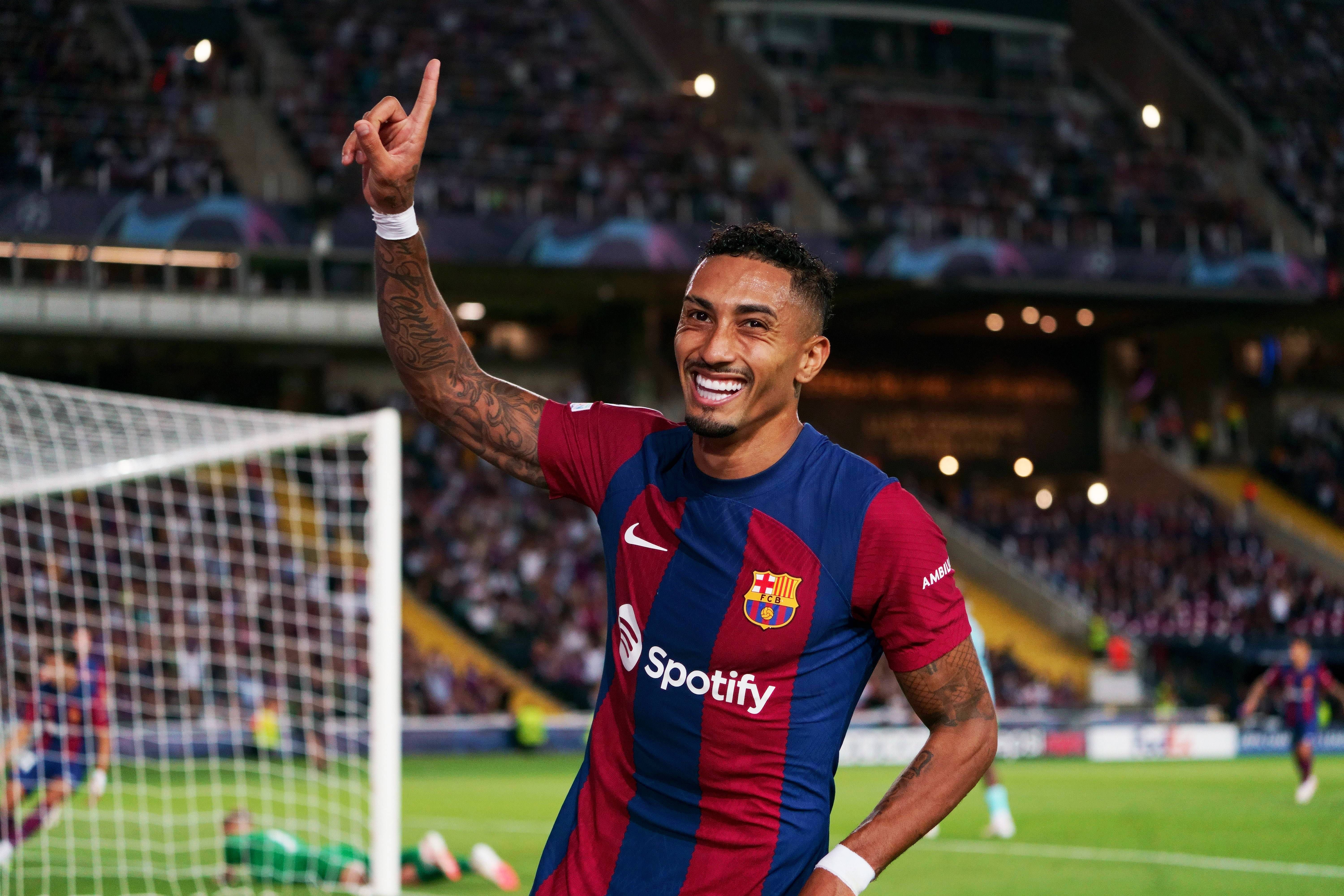 Raphinha celebra su gol en el Barcelona-Betis.