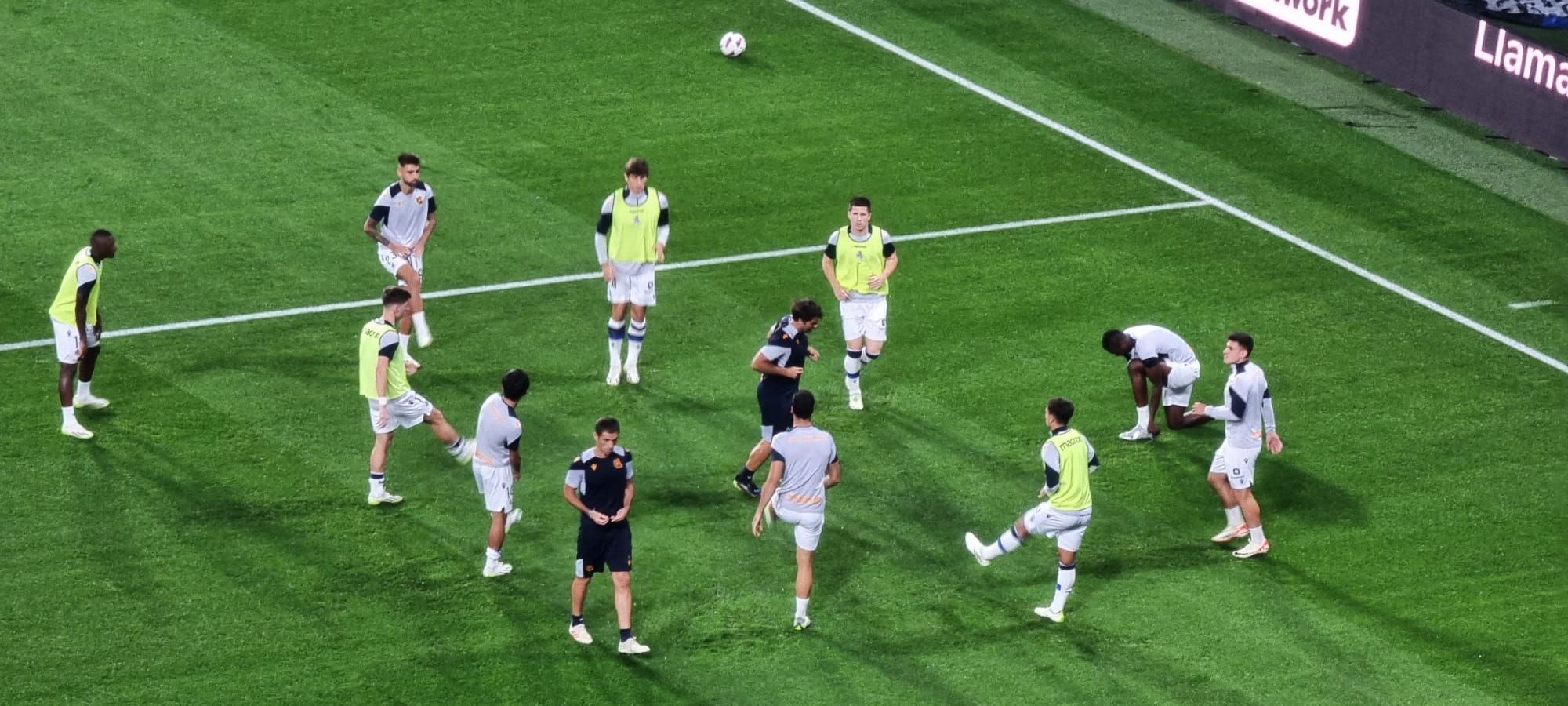 La Real calienta en Anoeta para el derbi vasco.
