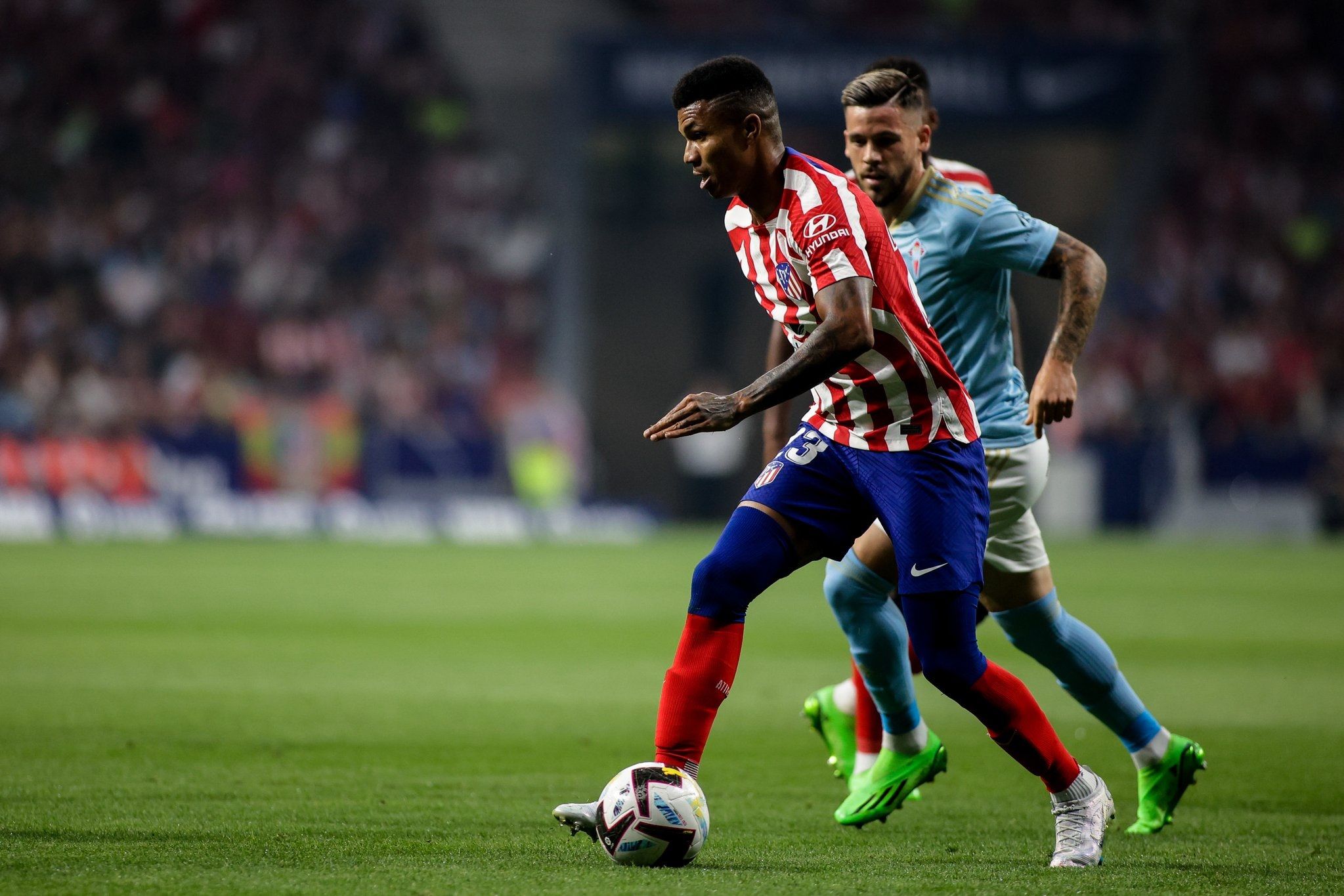 Reinildo, en el Atlético-Celta.