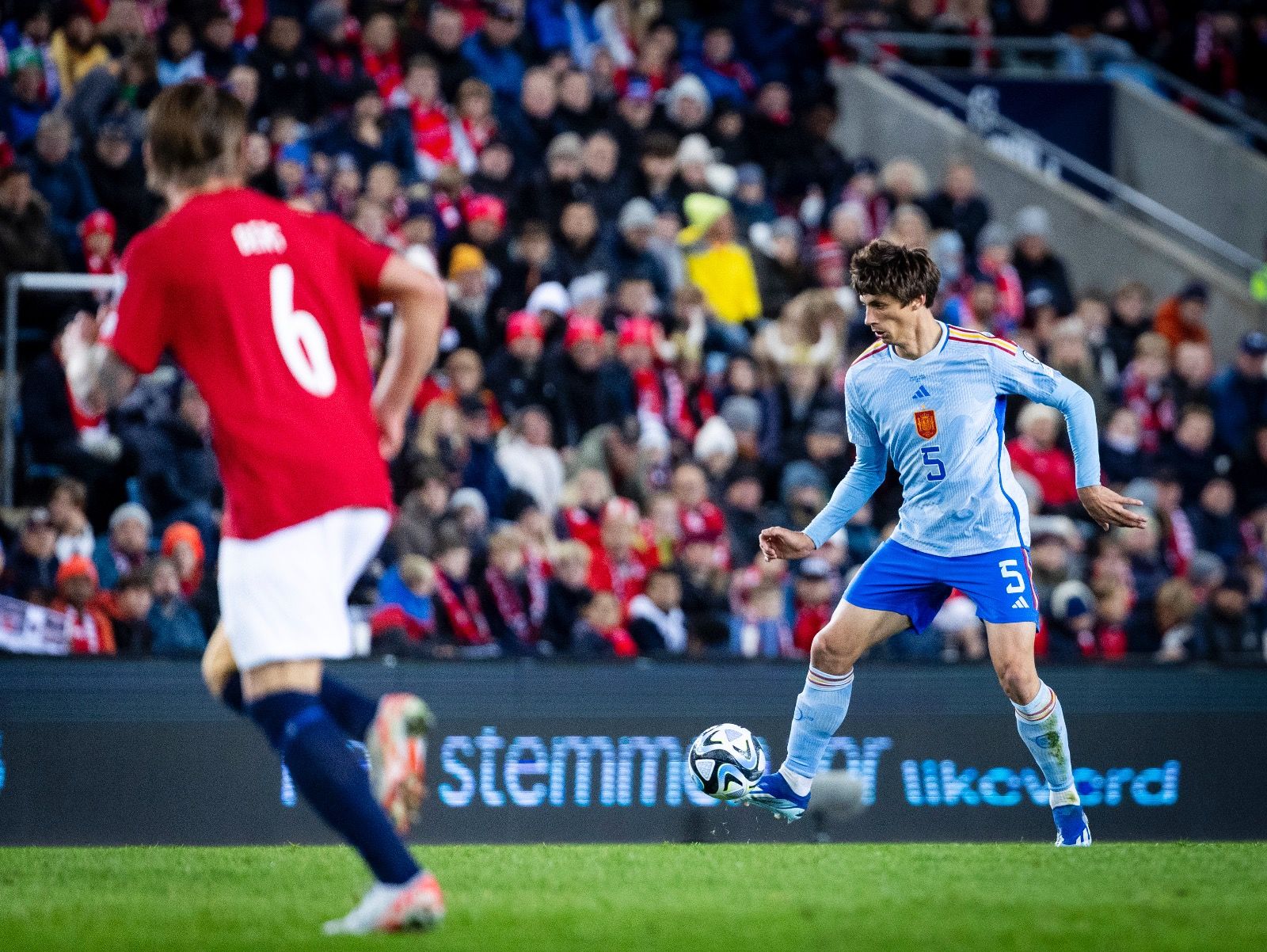 Robin Le Normand en una acción del Noruega-España.