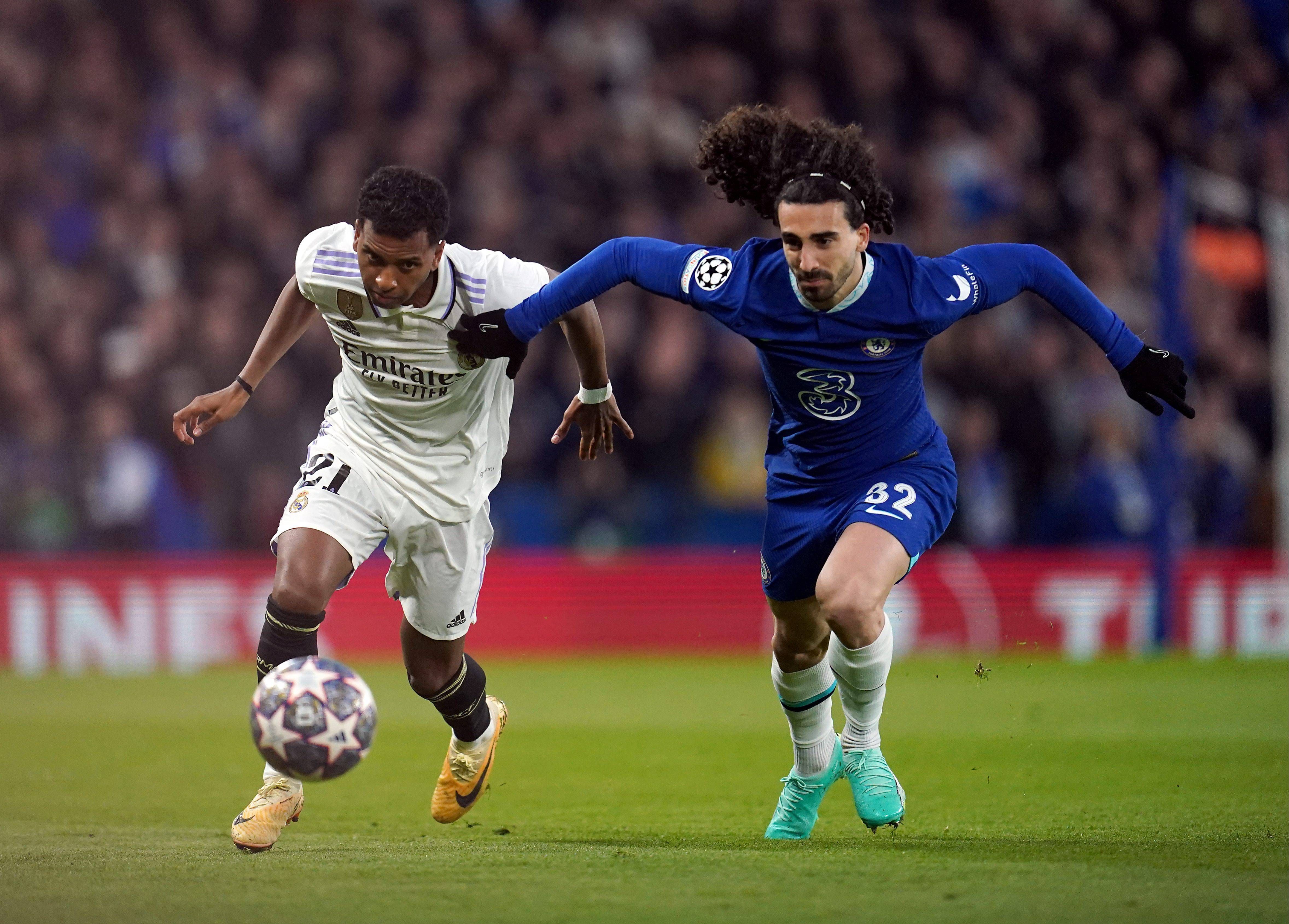  Rodrygo lucha un balón con Cucurella en el Chelsea-Real Madrid de Champions (FOTO: Cordón Press).