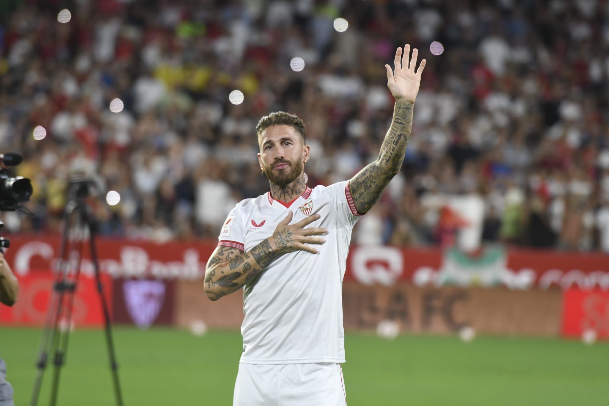 Sergio Ramos, llorando a su regreso al Sánchez-Pizjuán