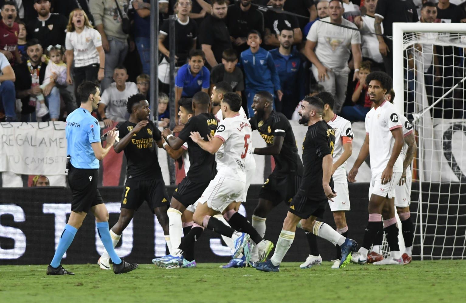  De Burgos Bengoetxea, en el Sevilla-Real Madrid.