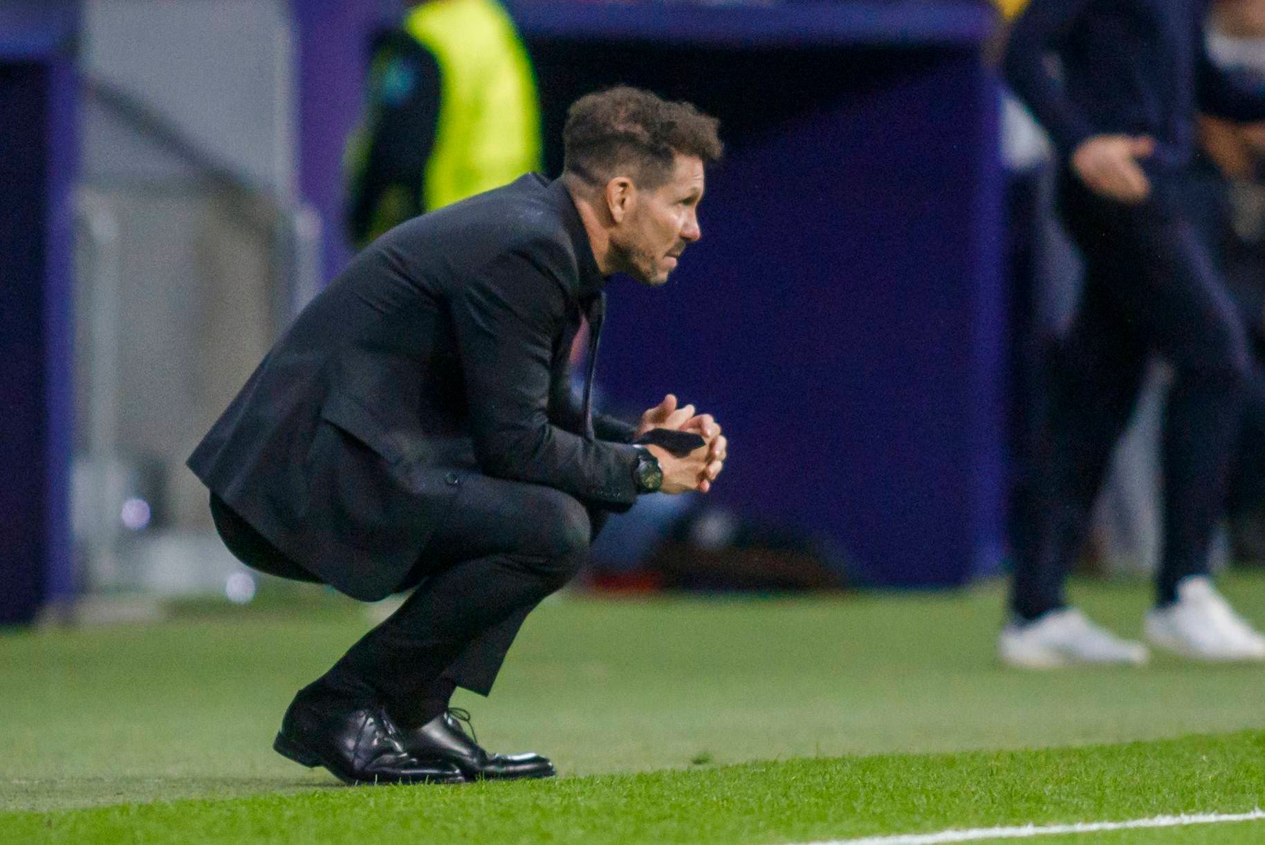 Simeone, en el banquillo durante el partido contra el leverkusen en Champions