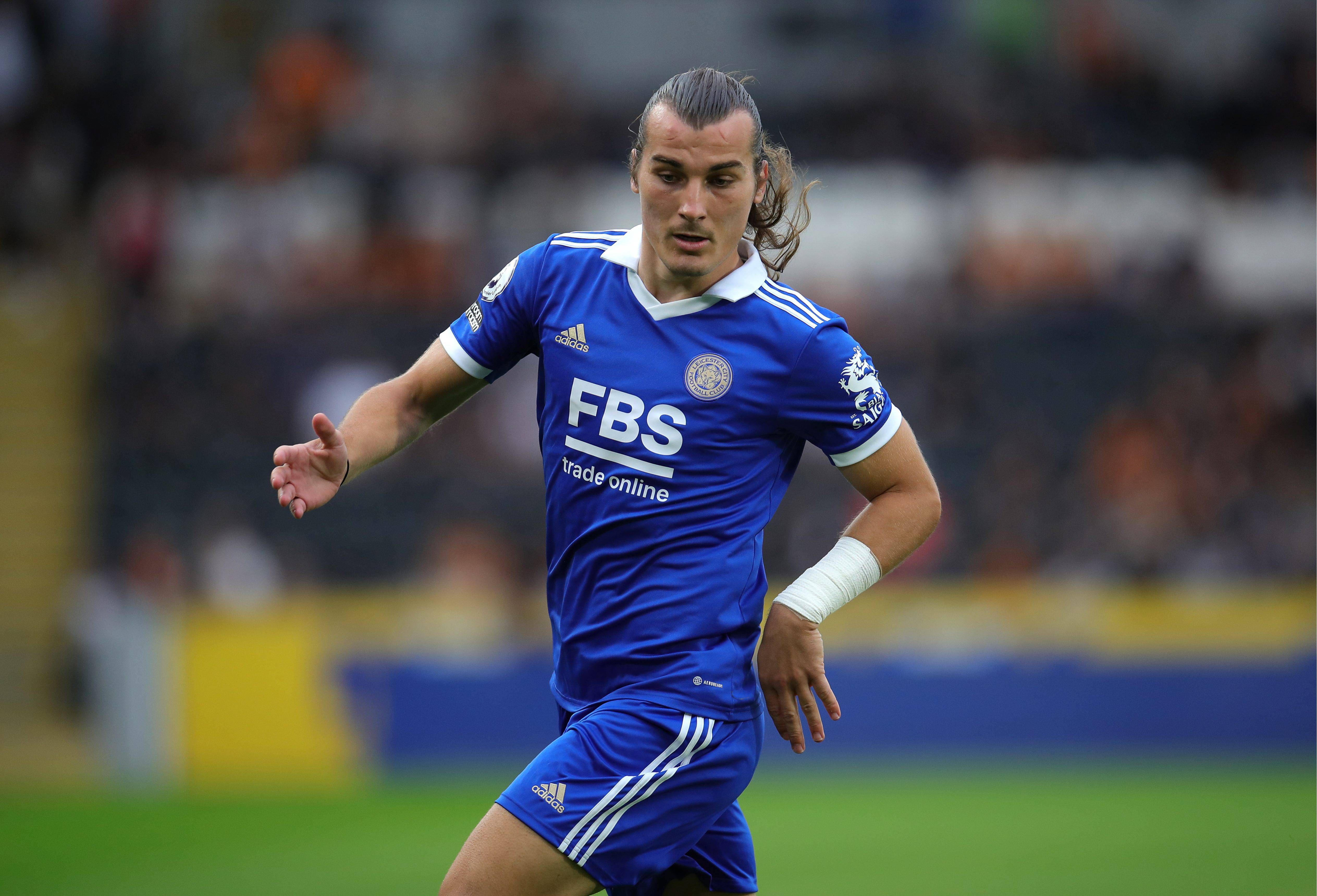  Soyuncu con la camiseta del Leicester.