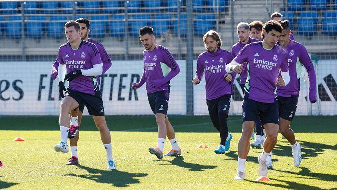  Vallejo, Modric, Ceballos y Kroos, durante el entrenamiento del Real Madrid.