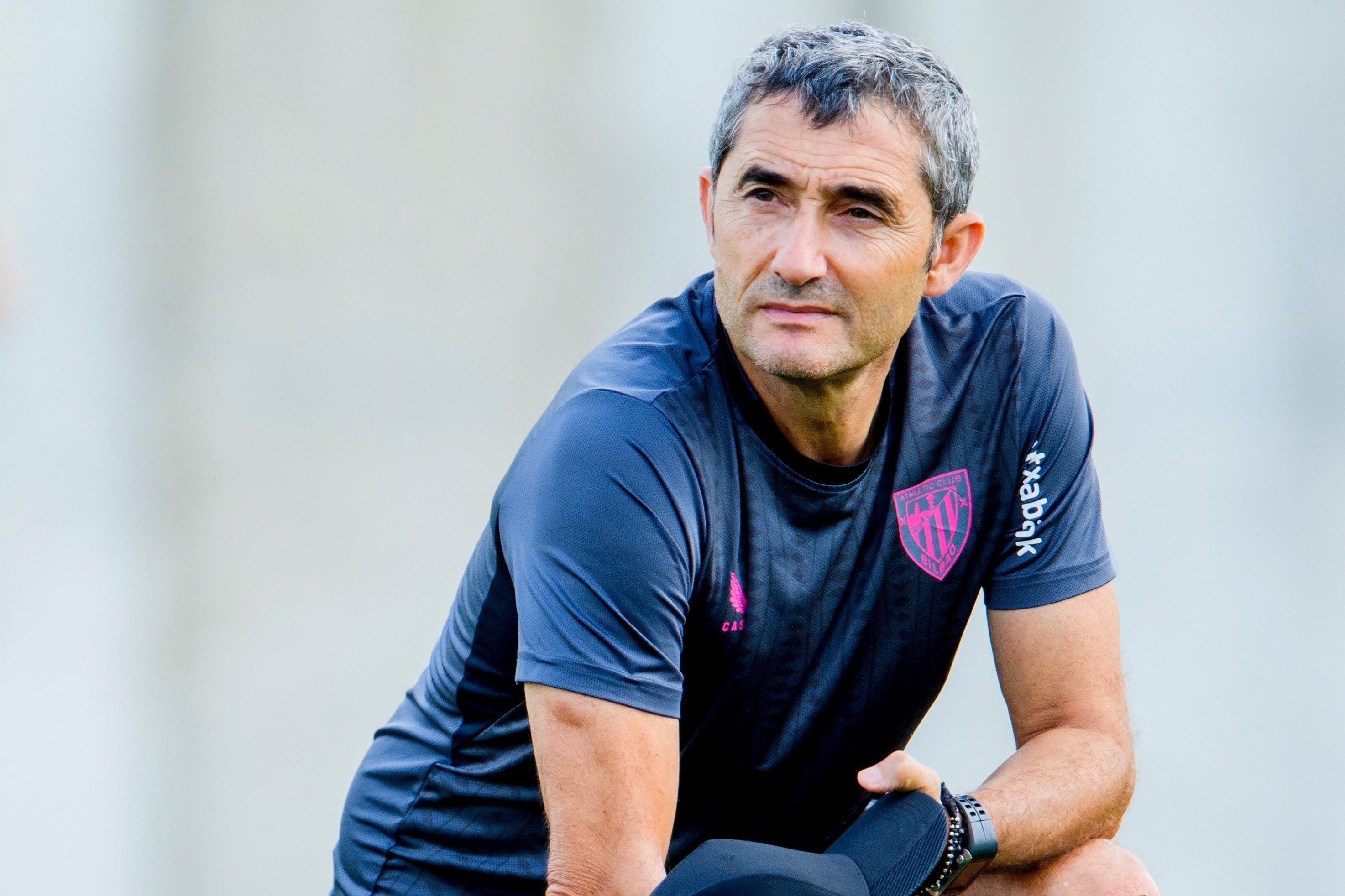  Pose del técnico Ernesto Valverde entrenando a su plantilla en Lezama.