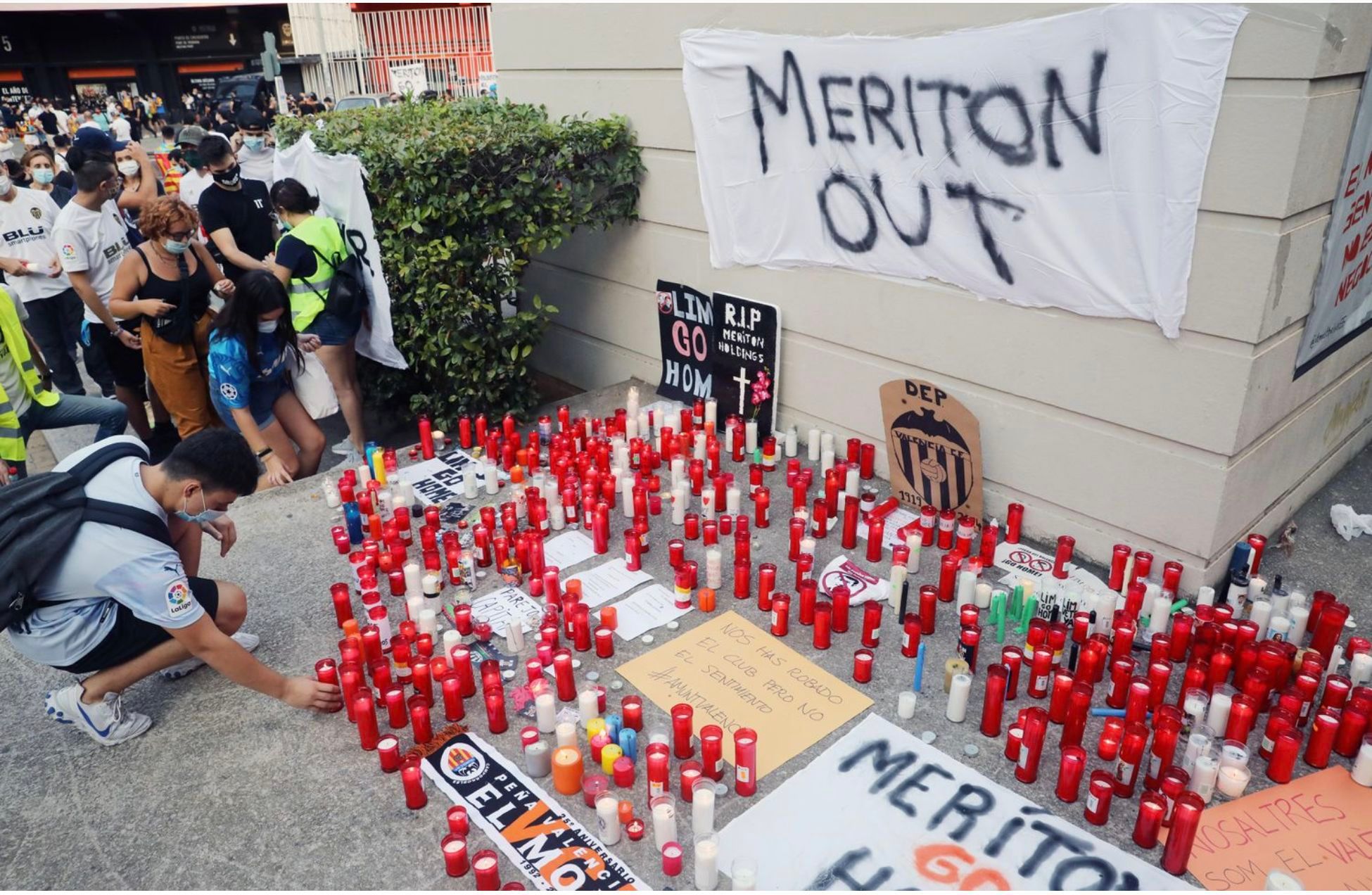 Velatorio en Mestalla contra Peter Lim