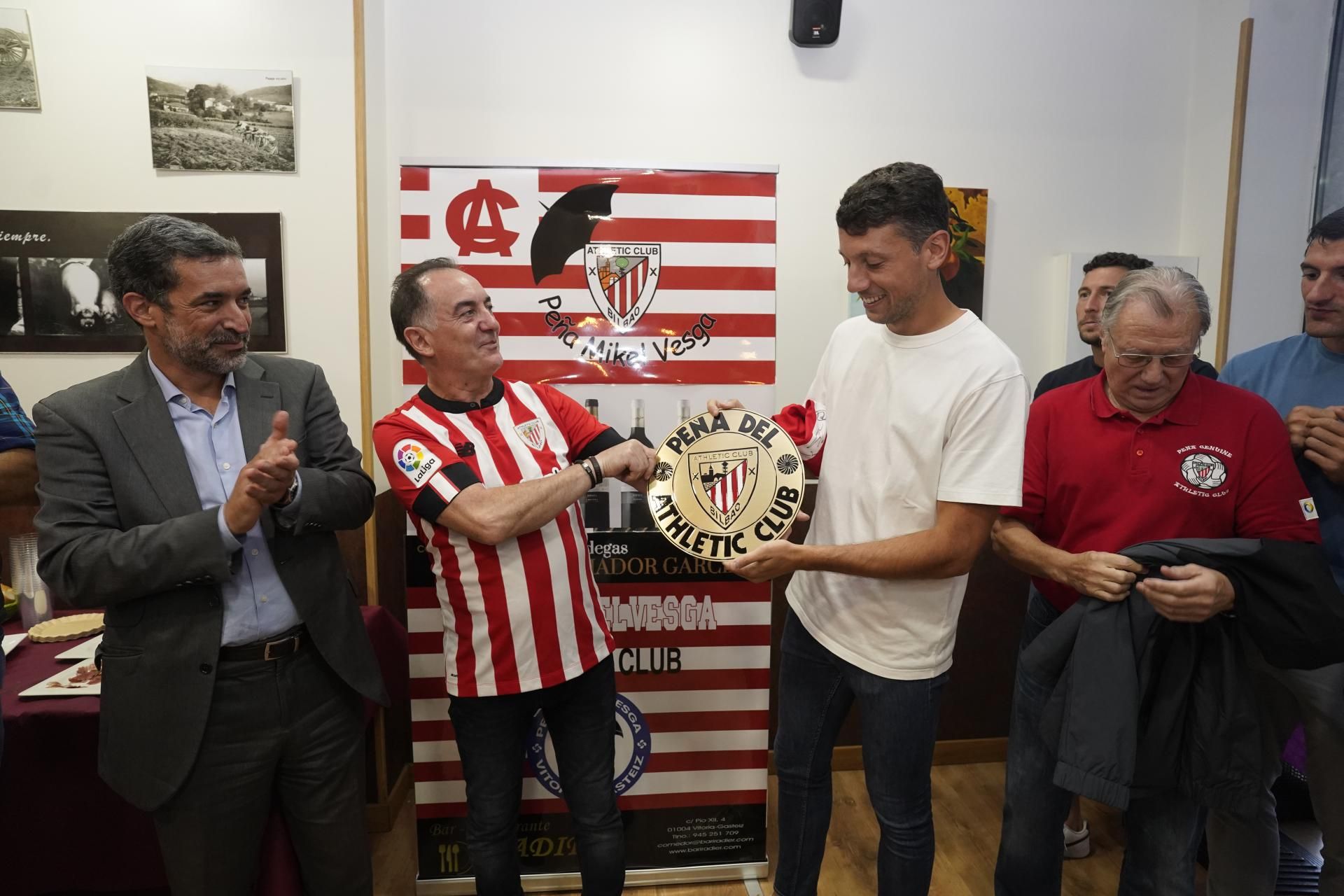 El mediocentro Mikel Vesga ya tiene su Peña del Athletic Club en su ciudad natal, Vitoria-Gasteiz.