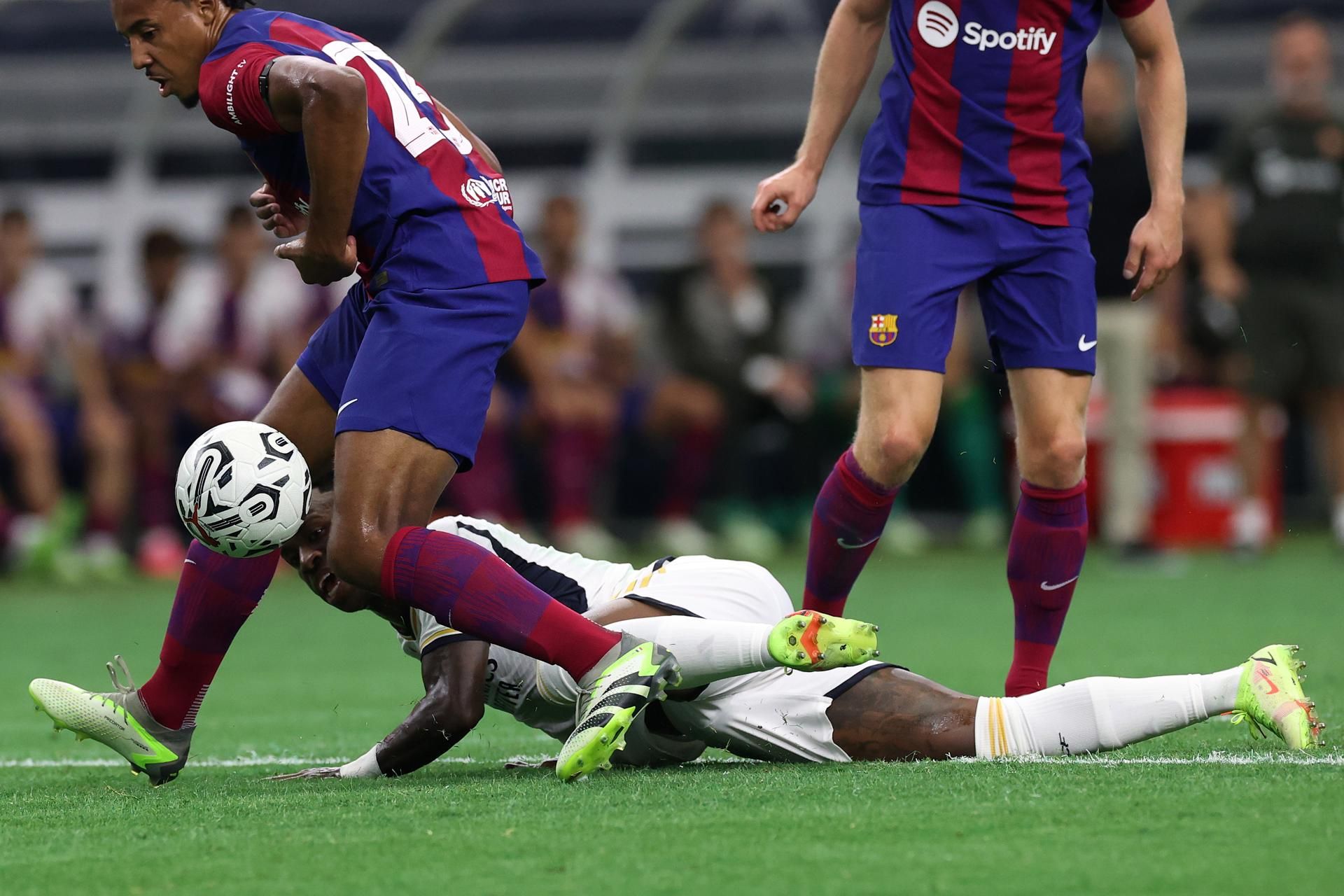 Vinicius, en una ocasión en el Barcelona-Real Madrid (Foto:EFE).