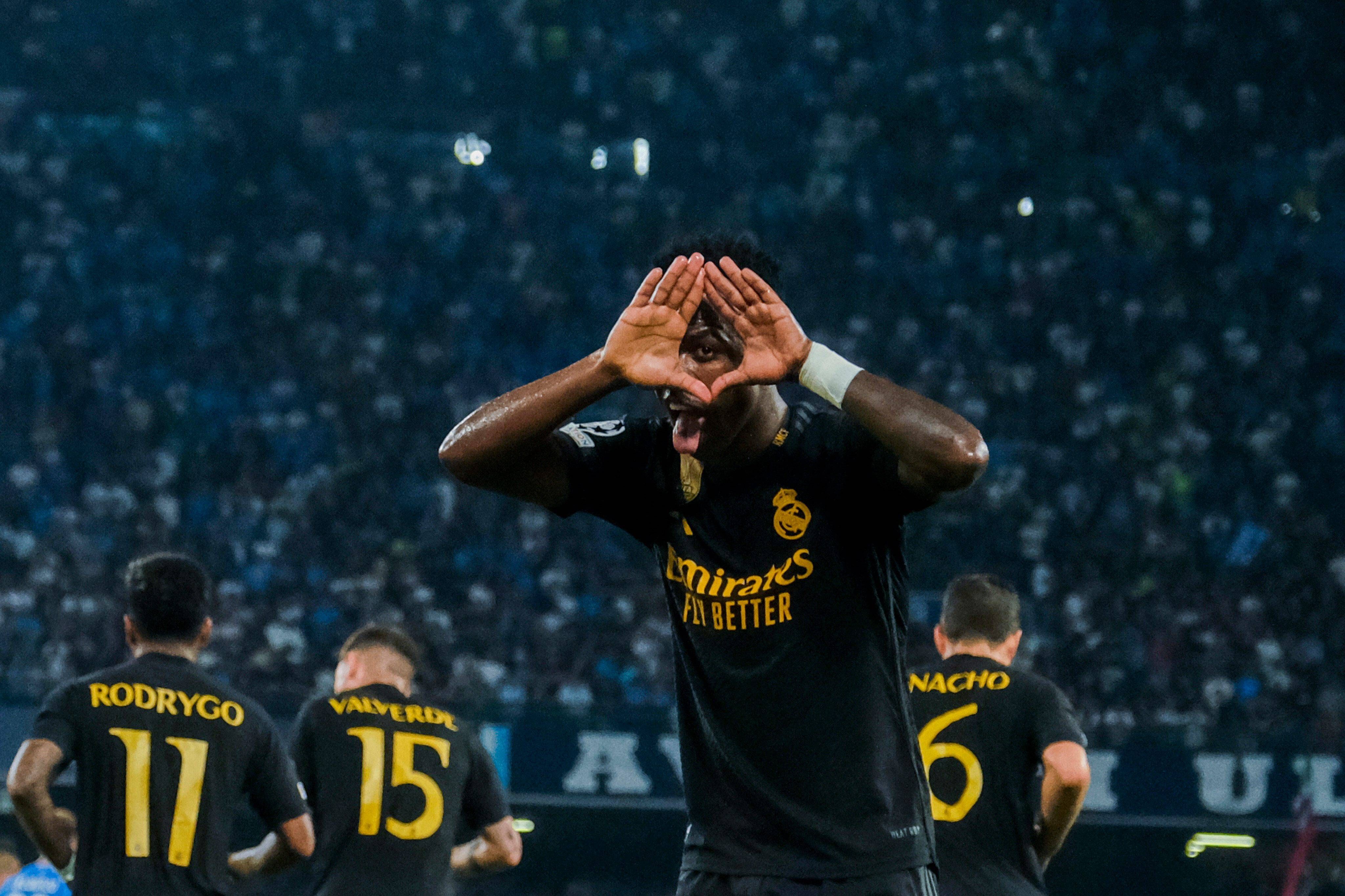  Vinícius celebra su gol en el Nápoles-Real Madrid.