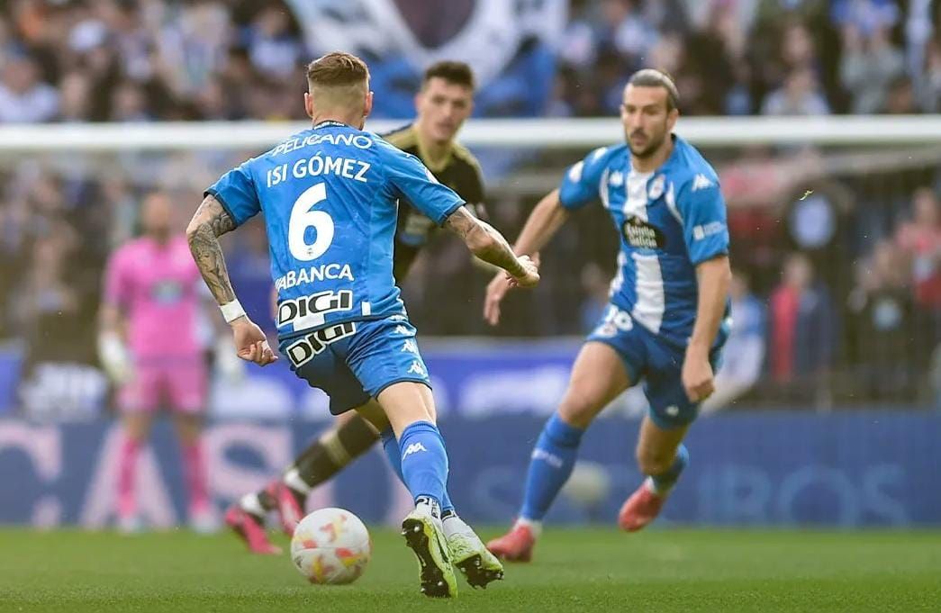  isi Gómez en acción en el Depor - Celta B