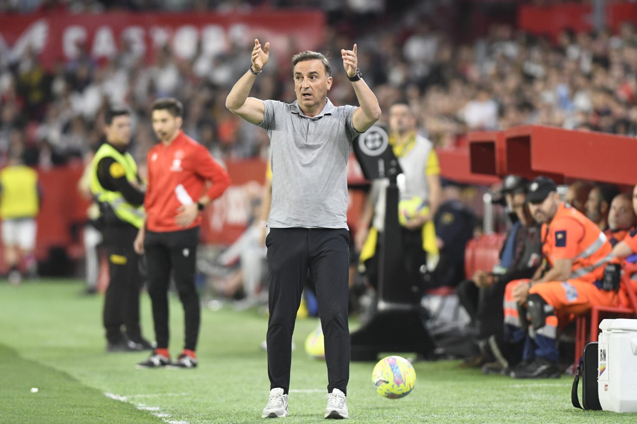 Carlos Carvalhal, en el Sevilla - Celta.