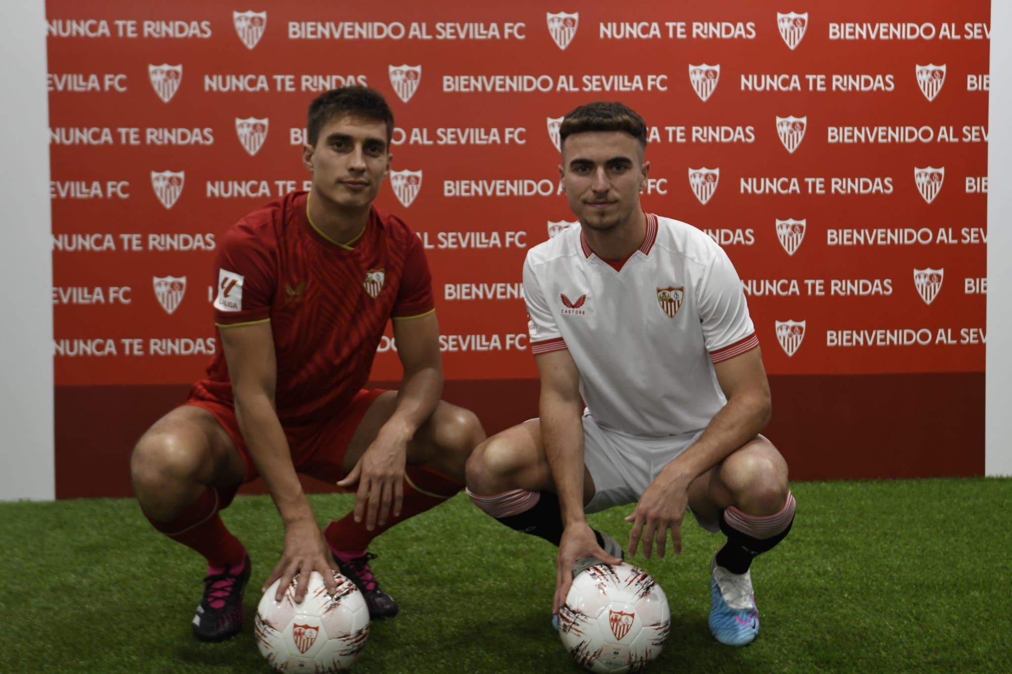  Pedrosa y Gattoni, durante su presentación con el Sevilla.