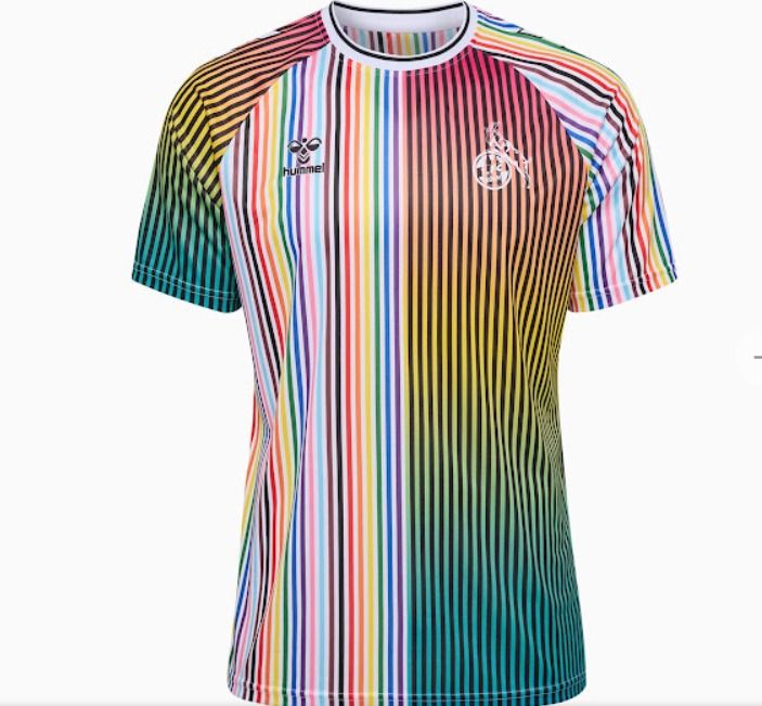  Ejemplo de la camiseta que lucirán Betis o Colonia, entre otros (Football Headlines)