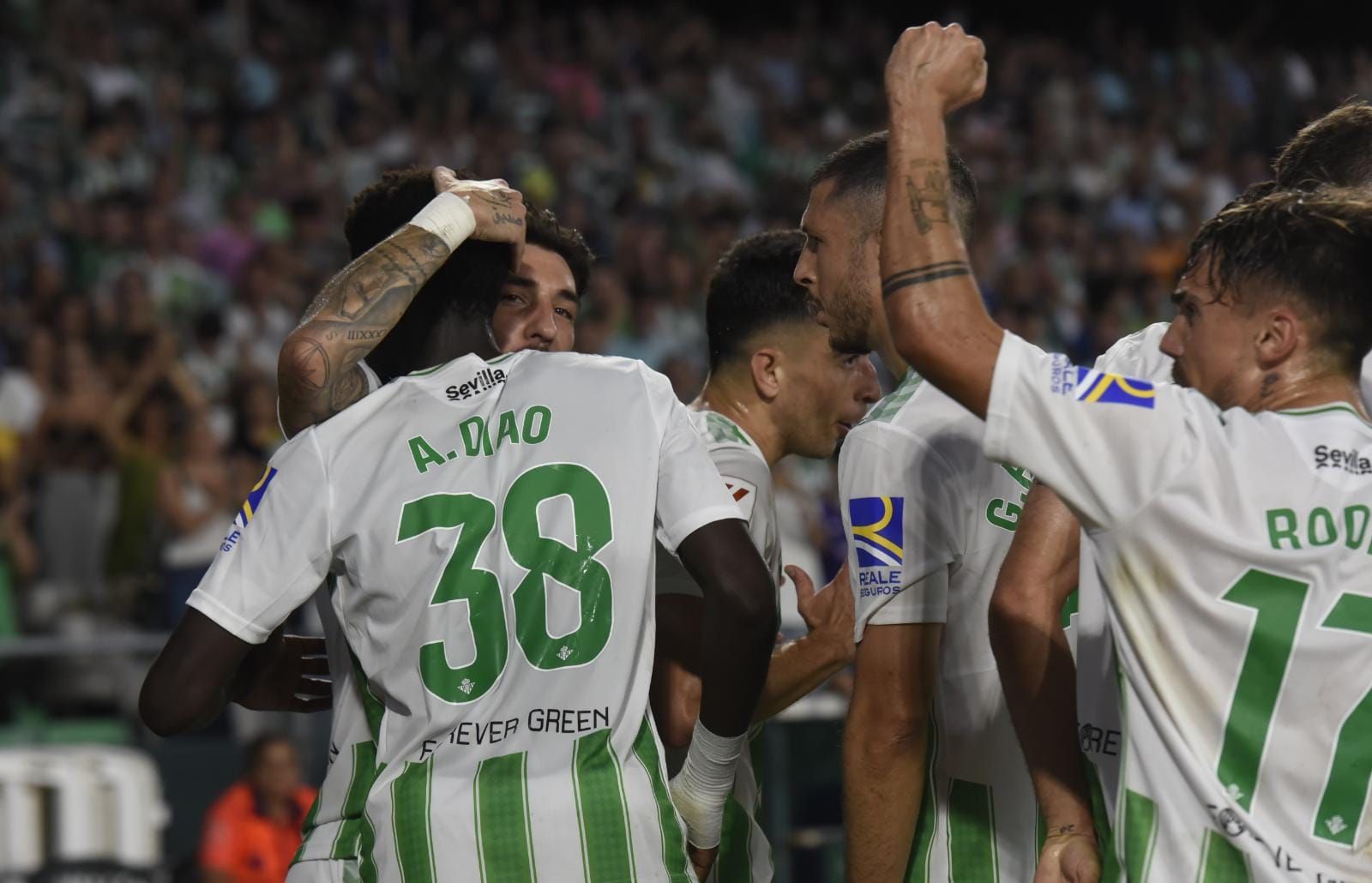 Celebración del tanto de Assane Diao ante el Valencia.