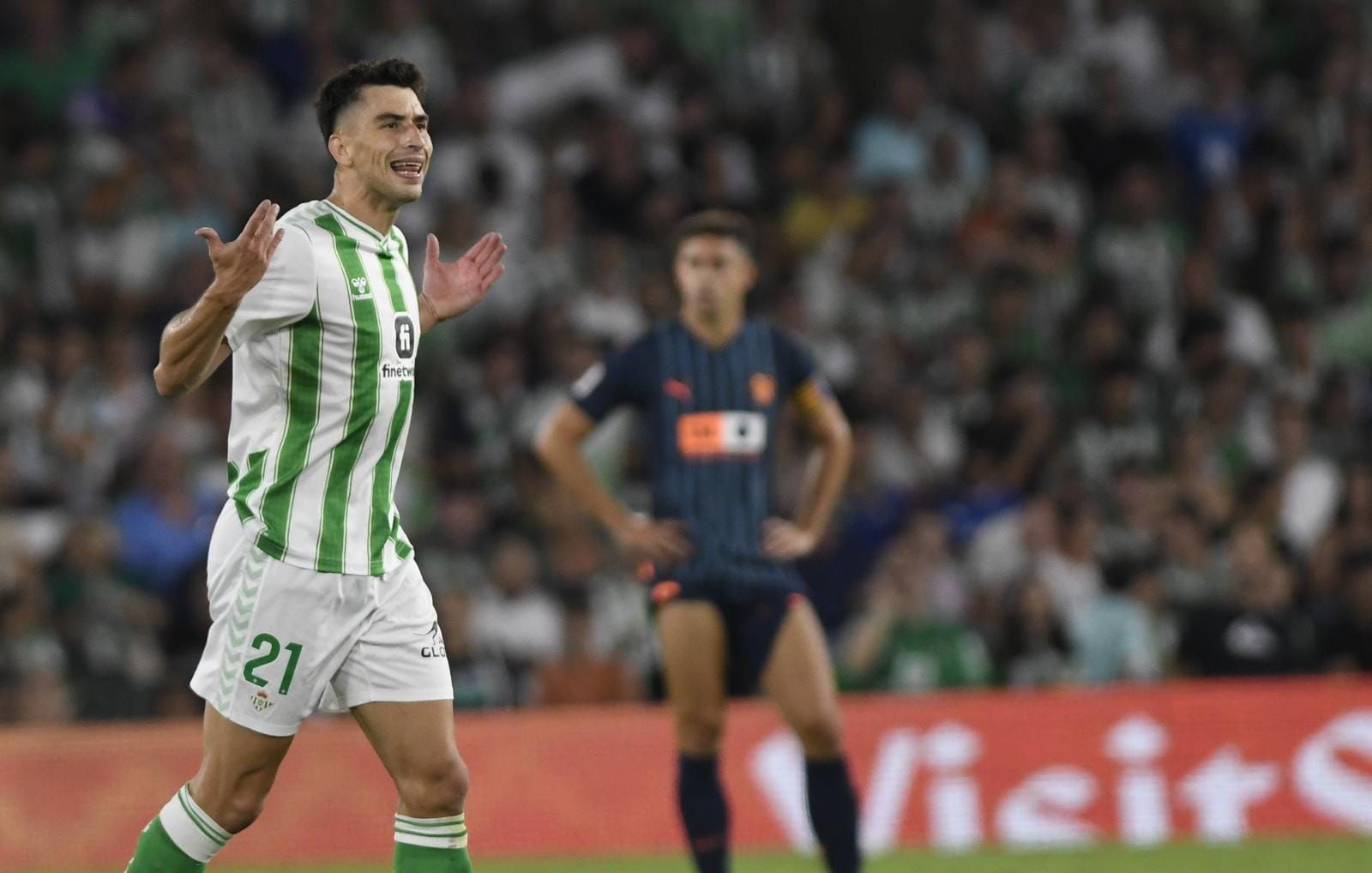 Celebración del gol de Marc Roca ante el Valencia.