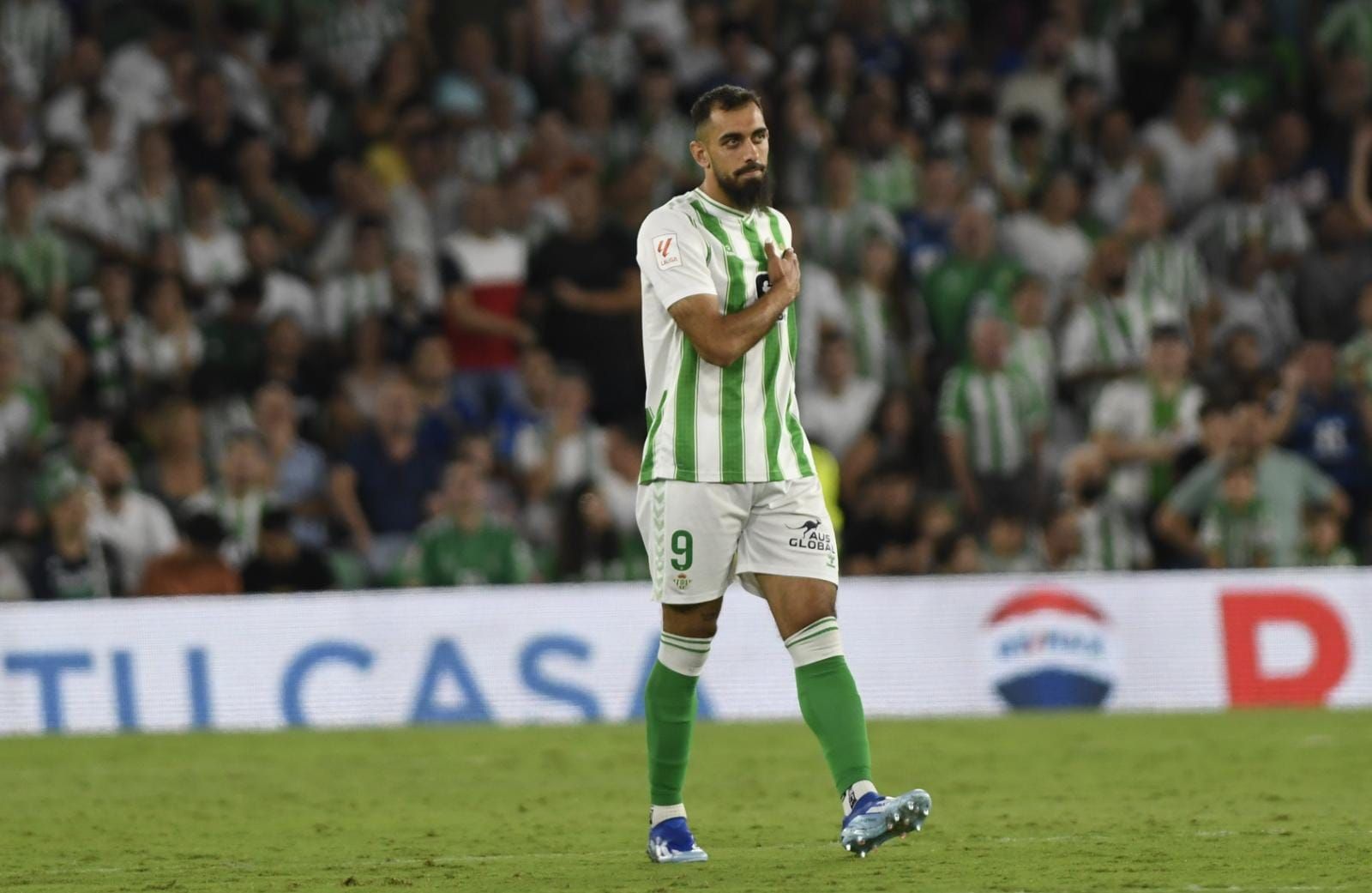  El agradecimiento de Borja Iglesias a la afición del Betis.
