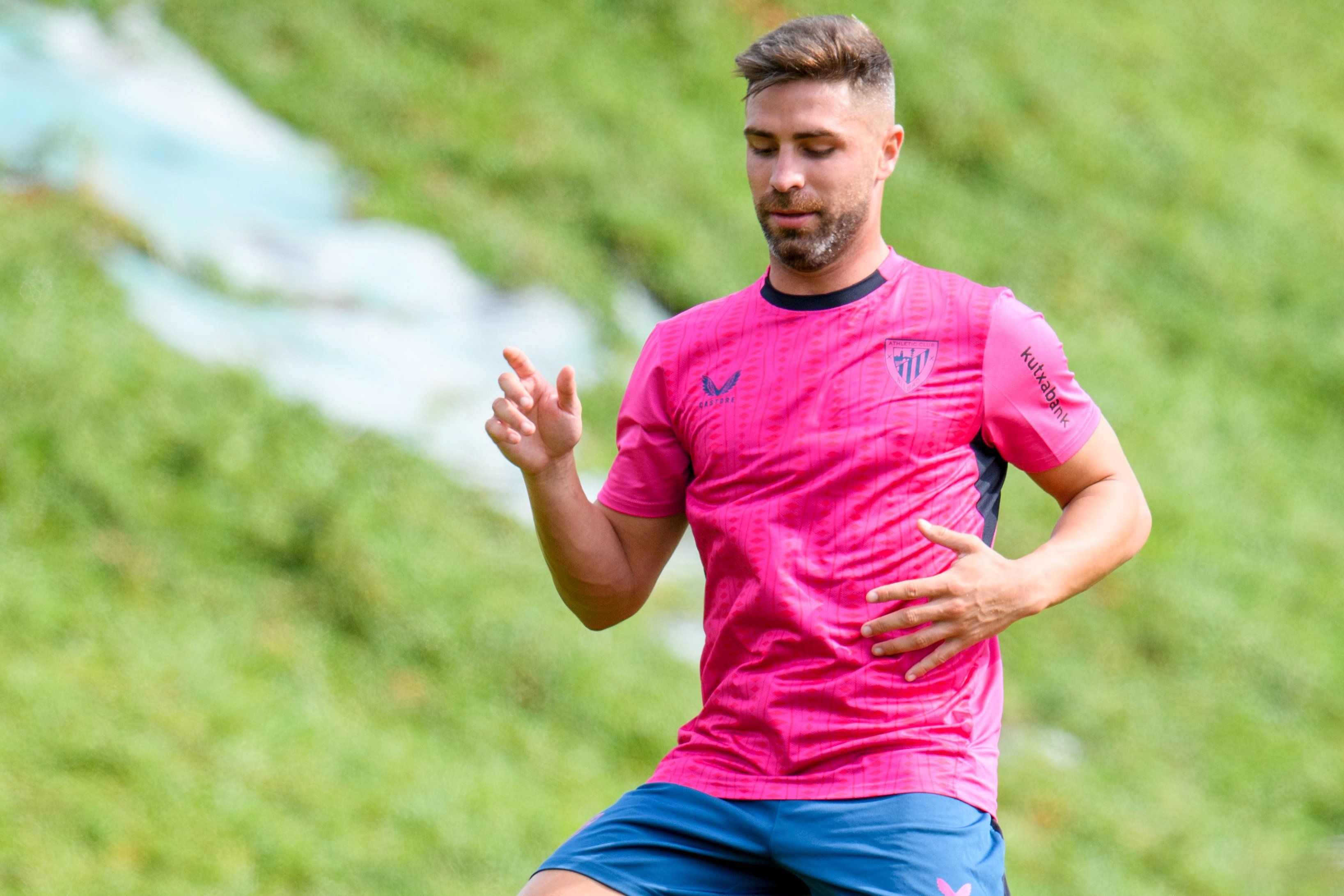 El central Yeray Álvarez se recupera en Lezama.