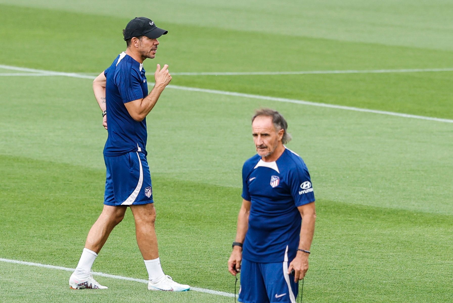 Simeone, junto al Profe Ortega en una sesión del Atlético.