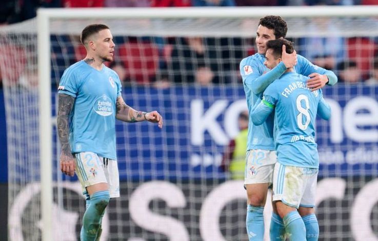 Ristic y Beltrán felicitan a Tasos.