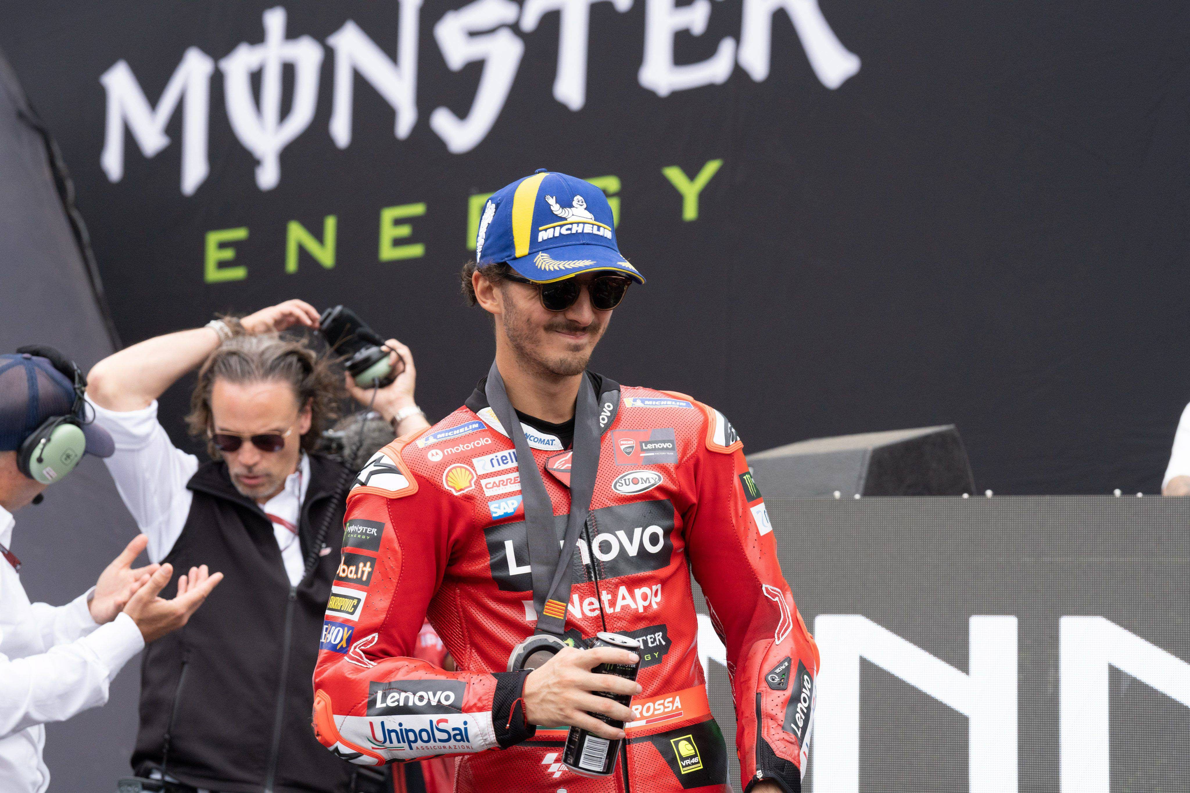  Pecco Bagnaia, celebrando su segundo puesto en la sprint del GP de Bacerlona-Cataluña (Cordon Press).