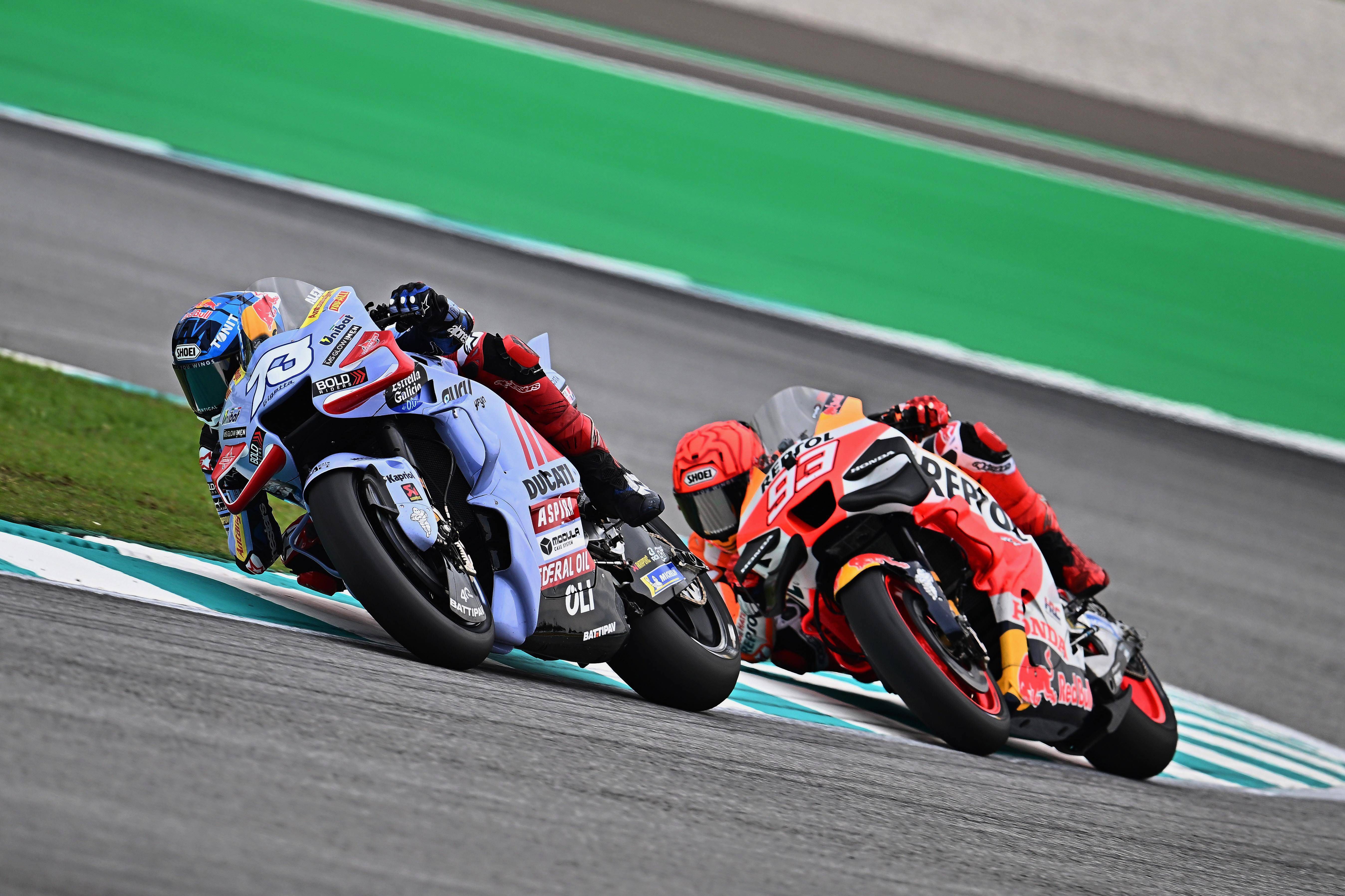 Álex Márquez y su hermano Marc, en el GP de Malasia.