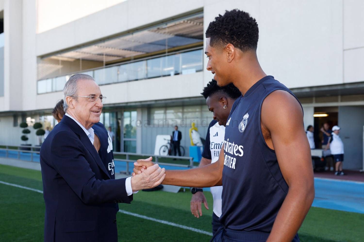  Florentino Pérez saluda a Bellingham en Valdebebas.