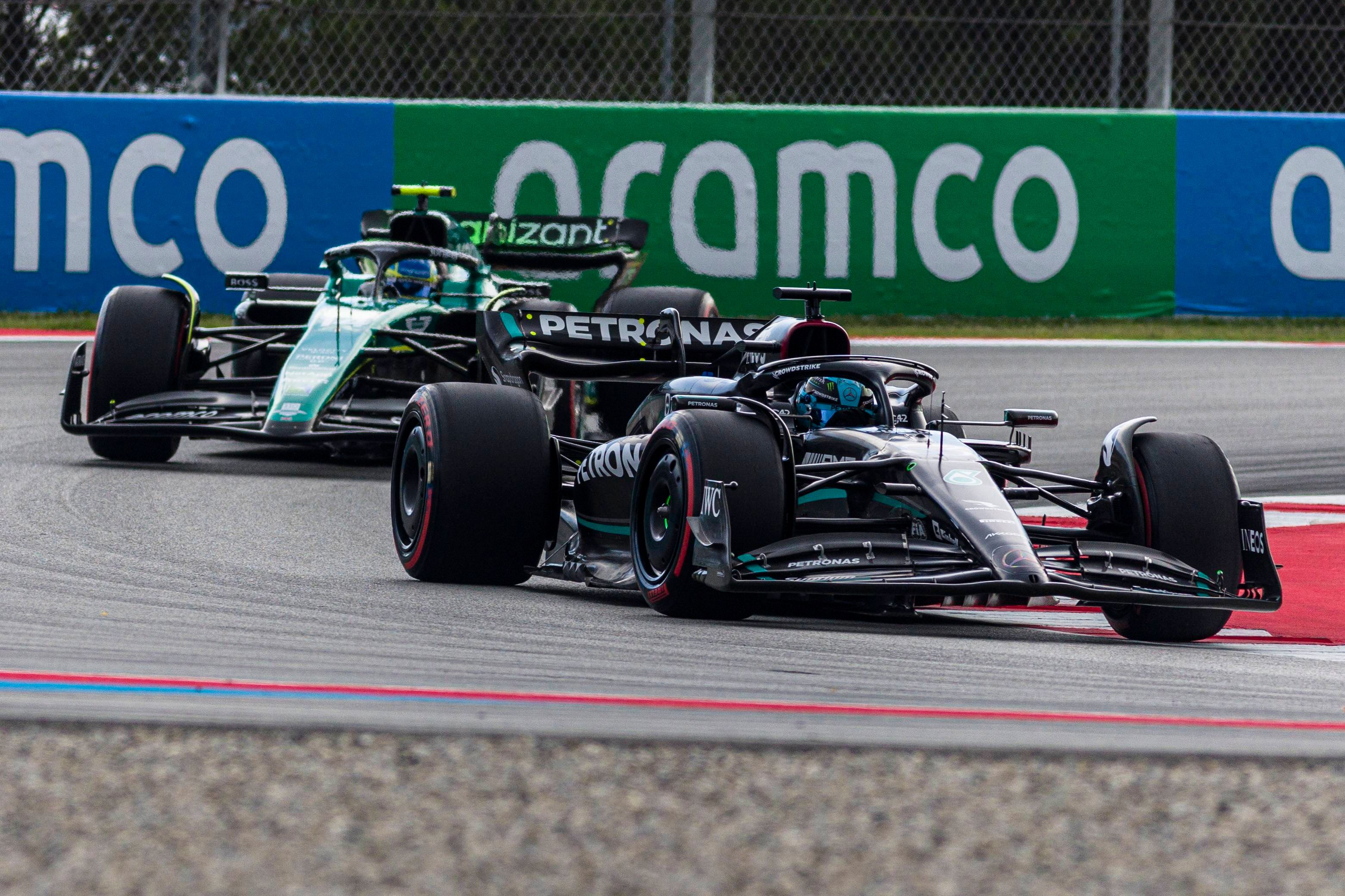  George Russell y Fernando Alonso, en el GP de Catalunya.