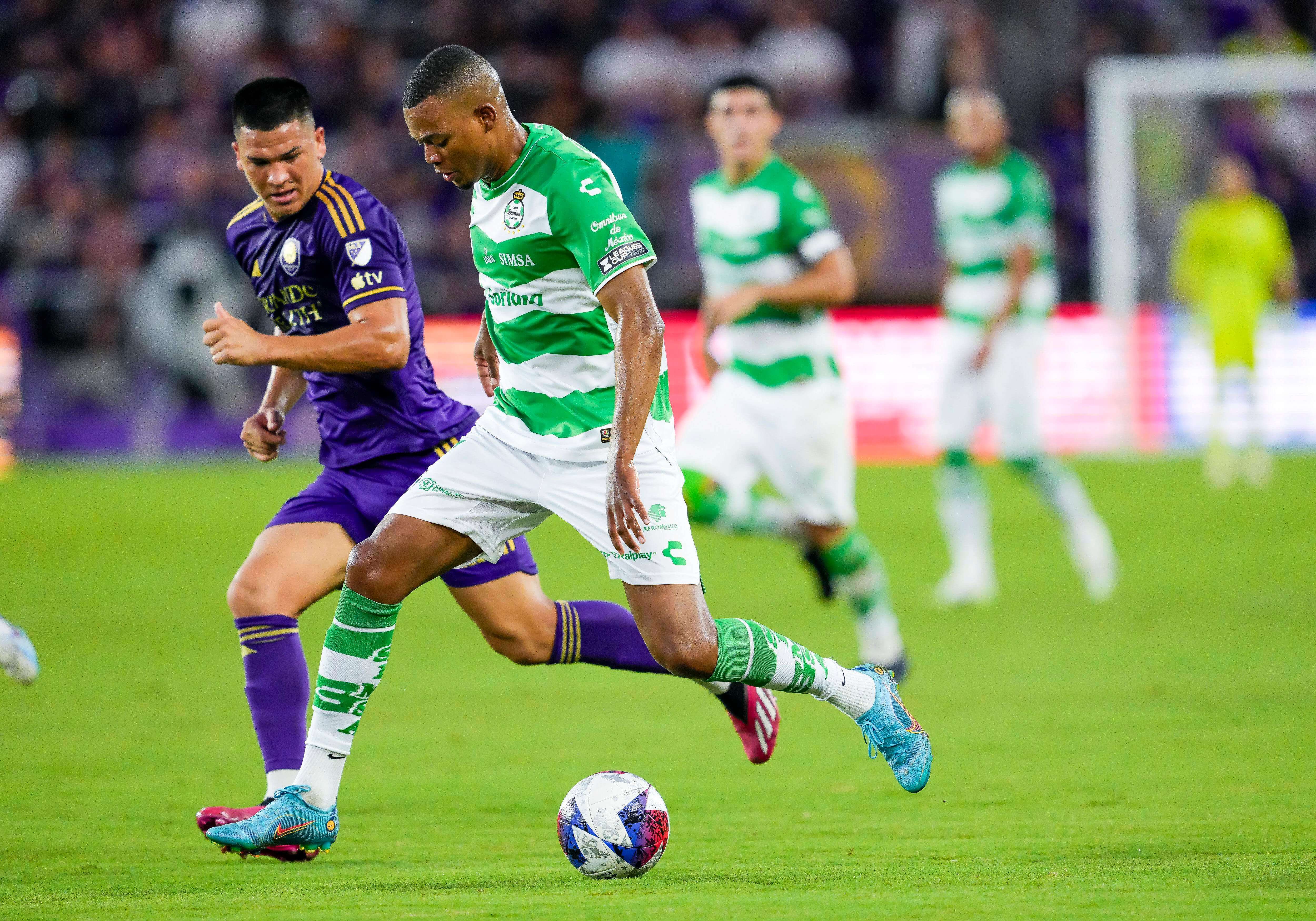  Harold Preciado durante un partido con Santos Laguna.