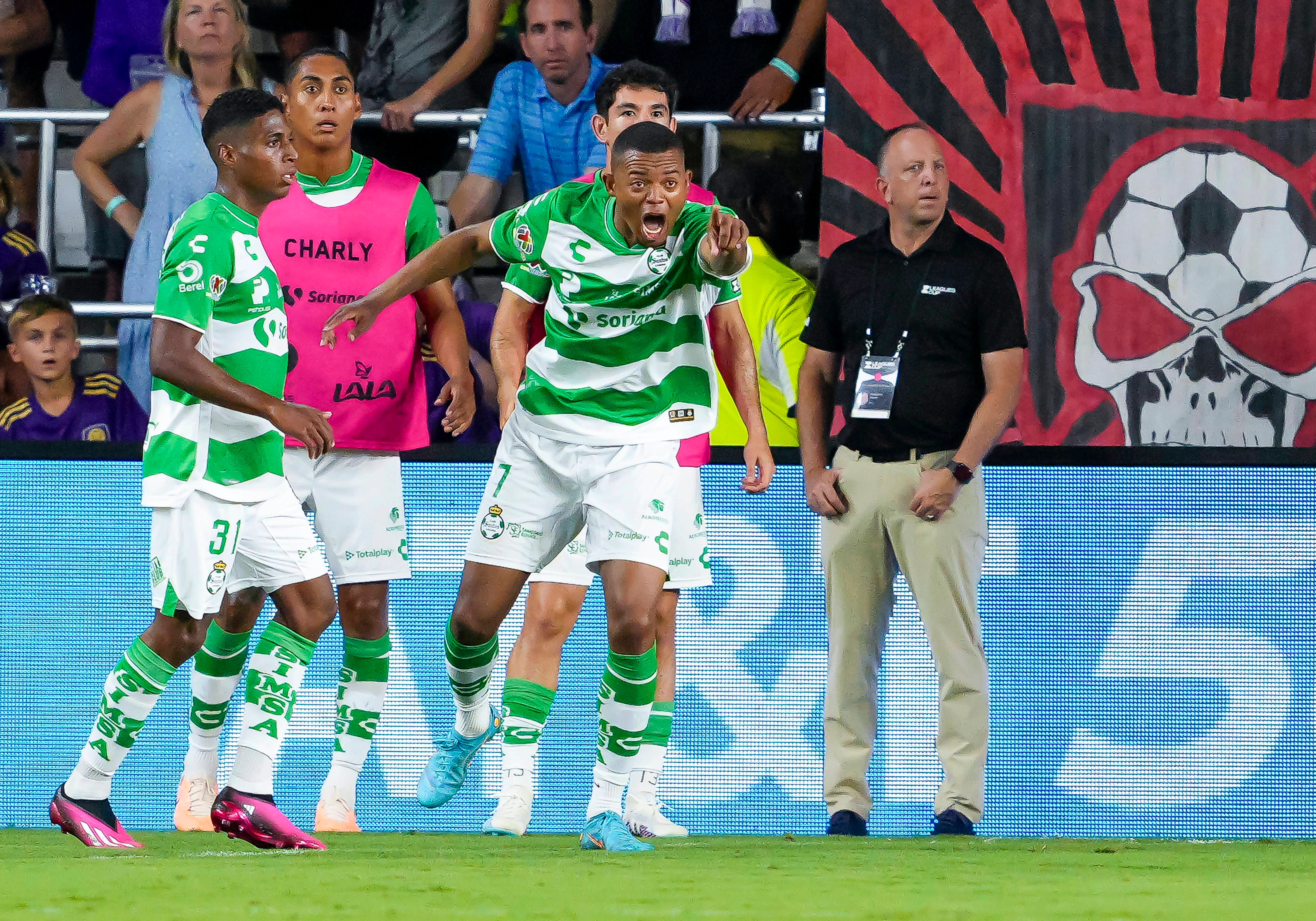  Harold Preciado celebra un gol con Santos Laguna.