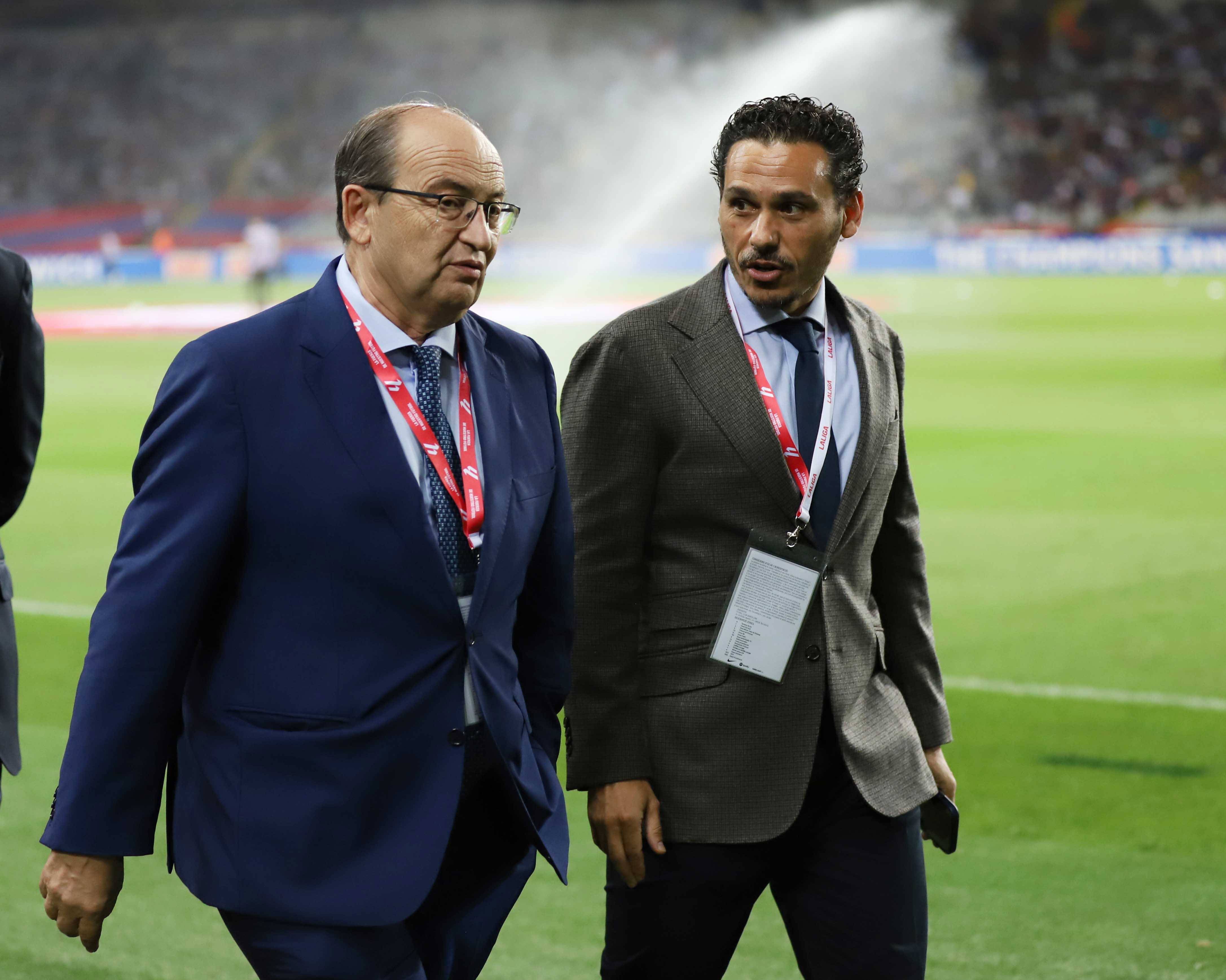  Pepe Castro, junto a Del Nido Carrasco, en Montjuic.