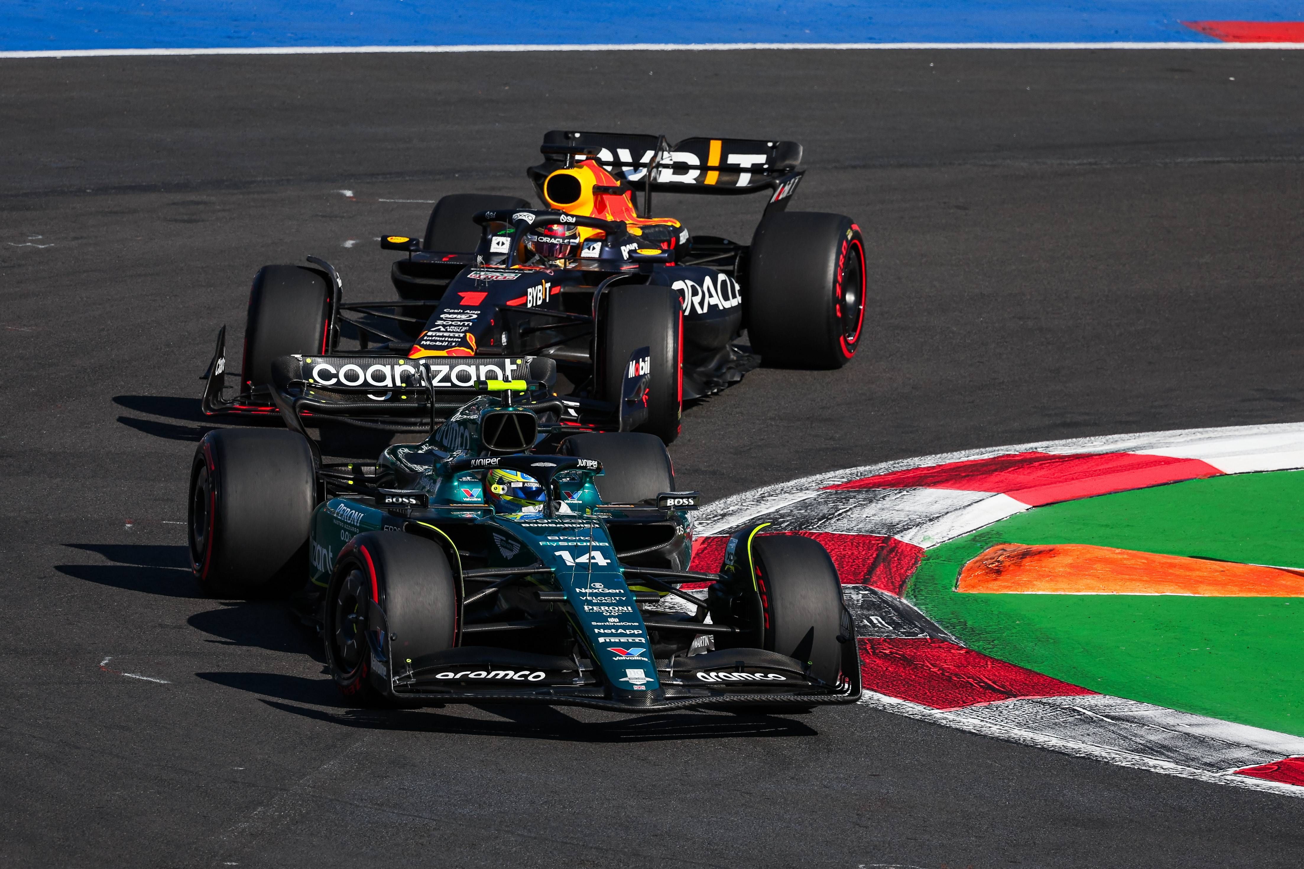  Fernando Alonso y Max Verstappen, durante el 2023.