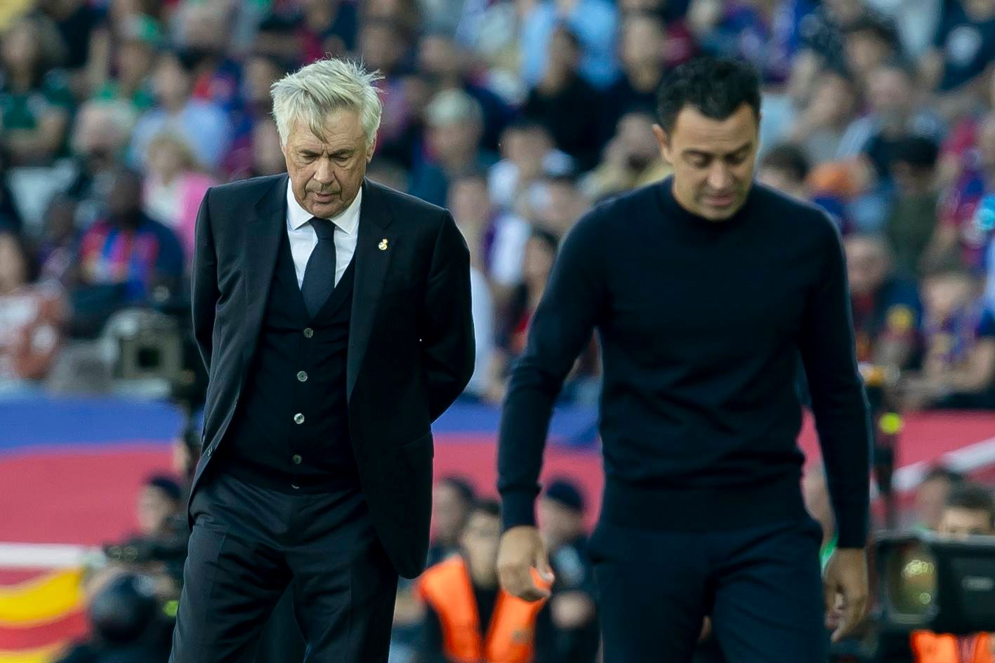  Carlo Ancelotti y Xavi Hernández, durante el Clásico.