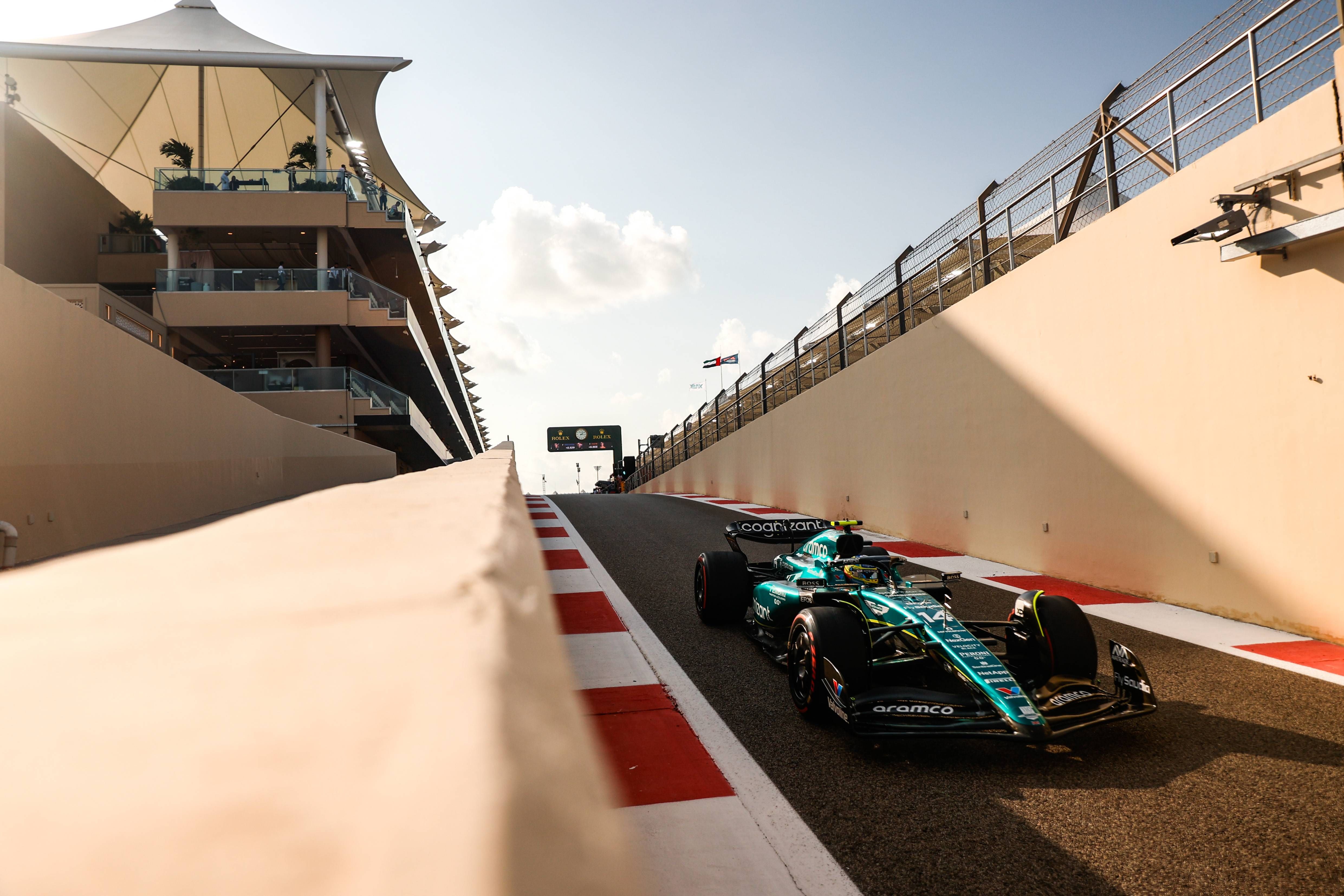  Fernando Alonso con Aston Martin, en Abu Dabi.